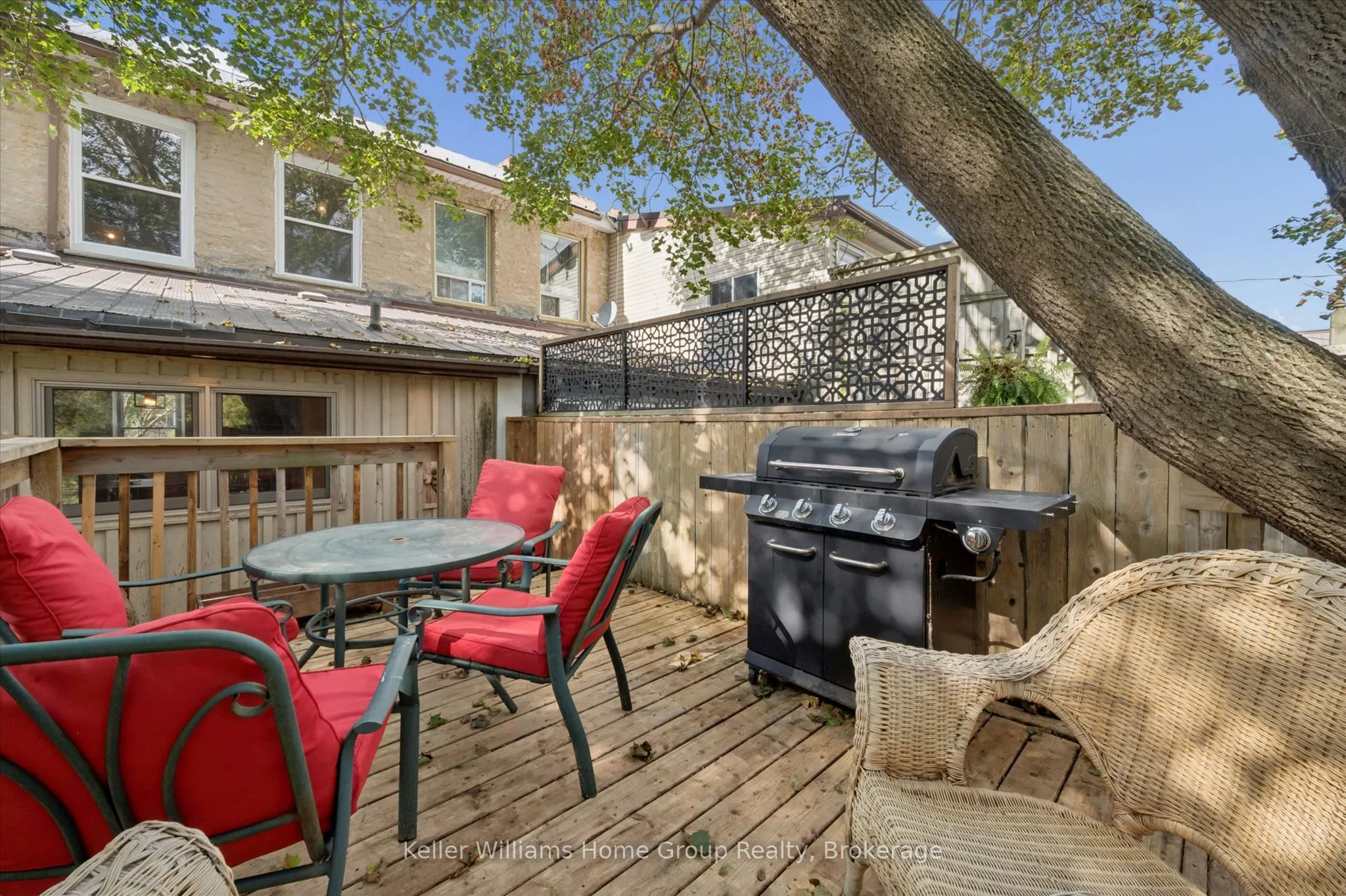 452 St Andrew Street W
