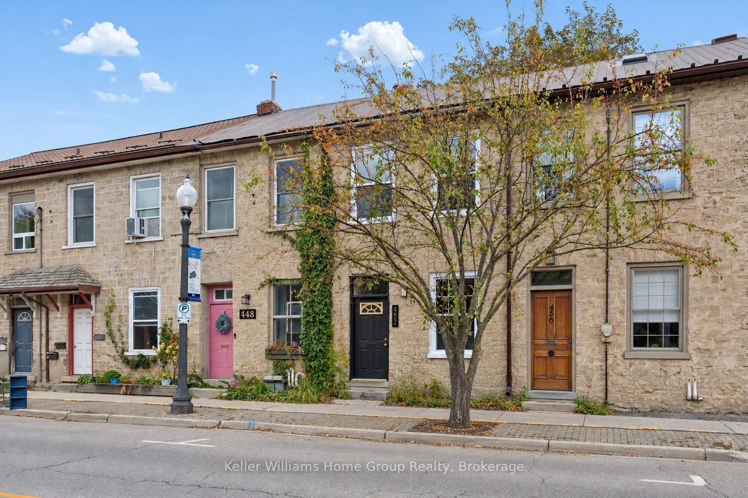 452 St Andrew Street W