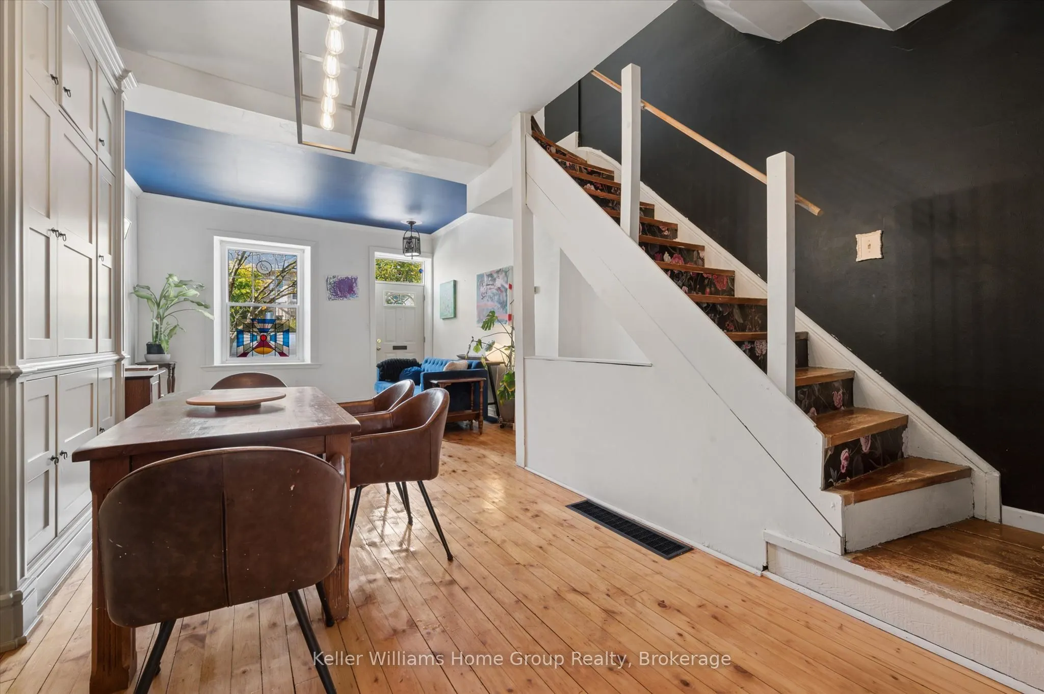 452 St Andrew Street W