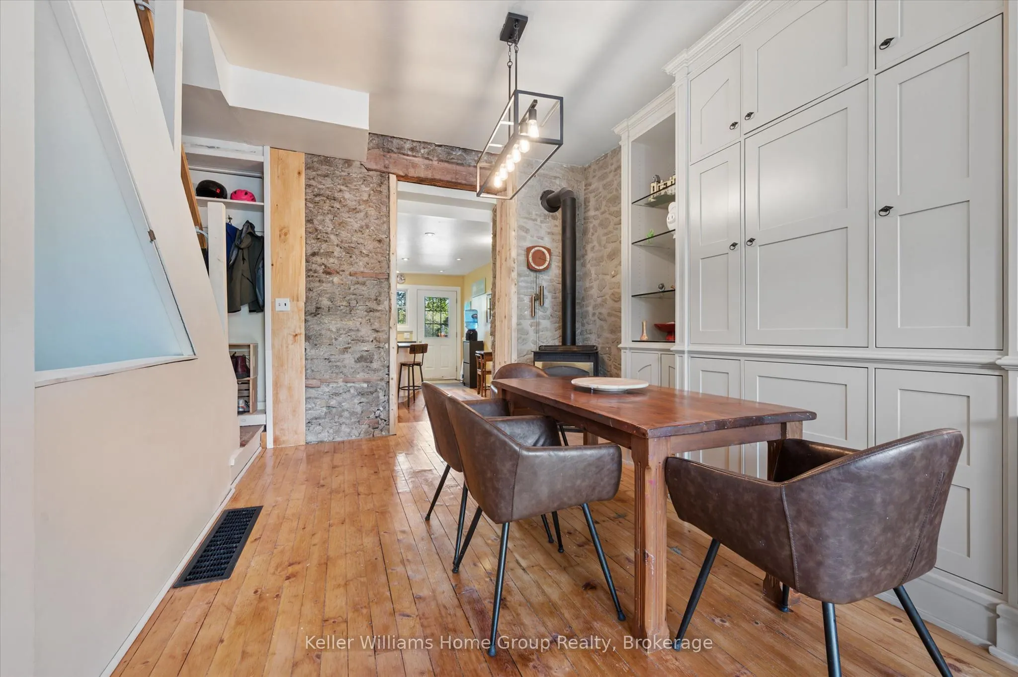 452 St Andrew Street W