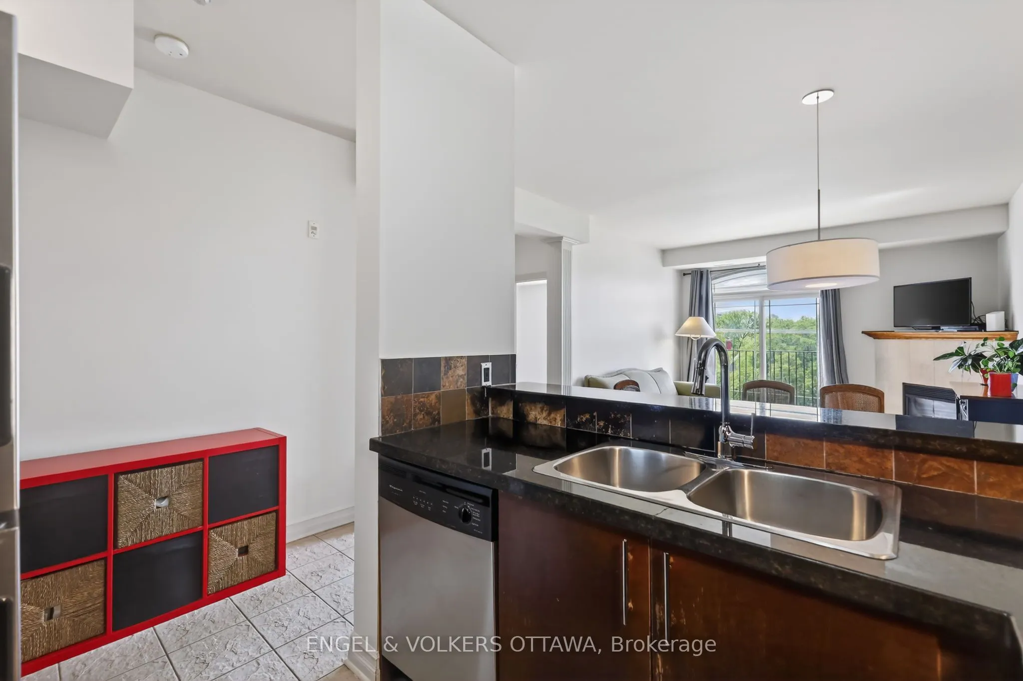 711 Churchill Avenue #401