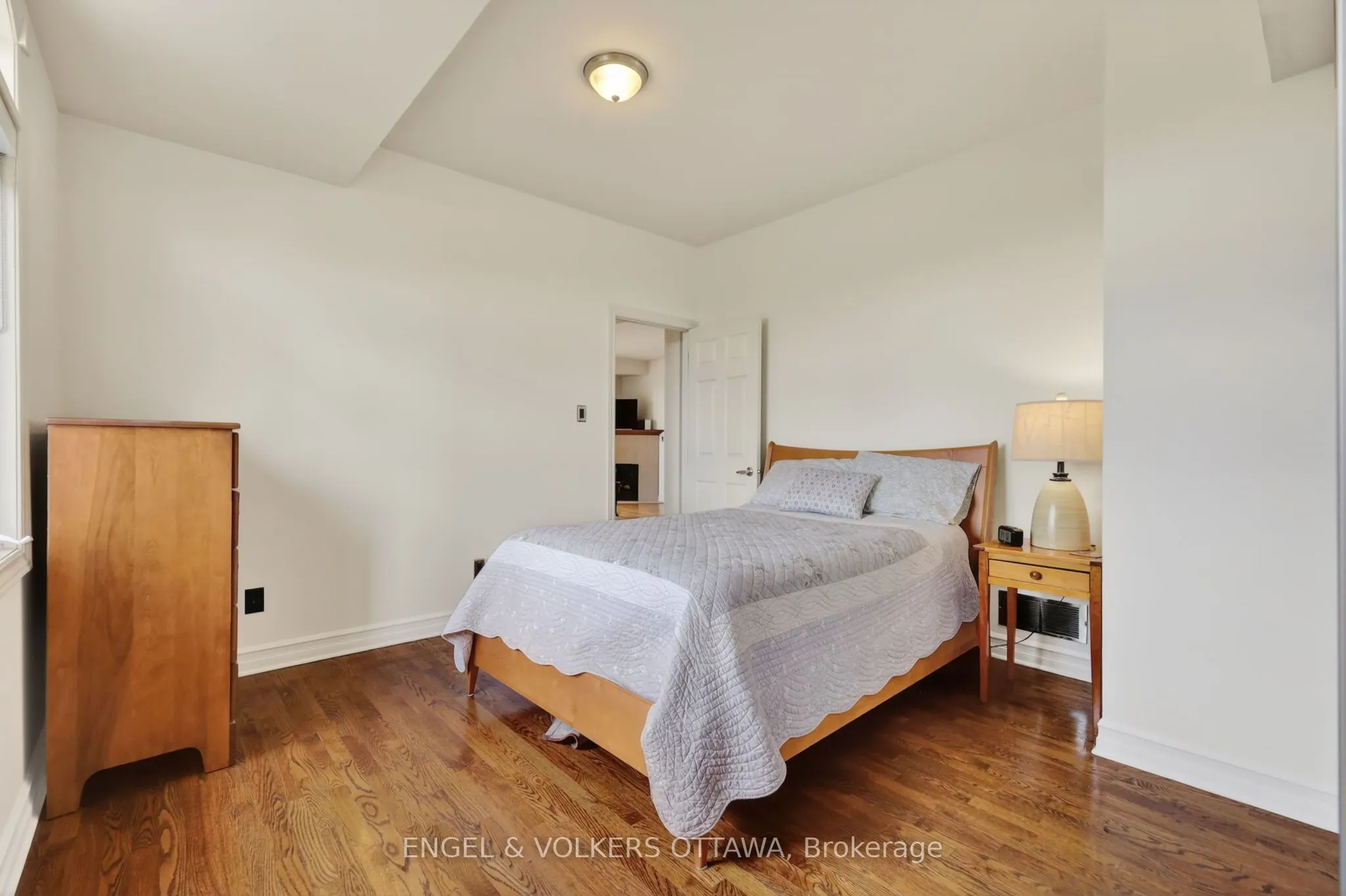 711 Churchill Avenue #401