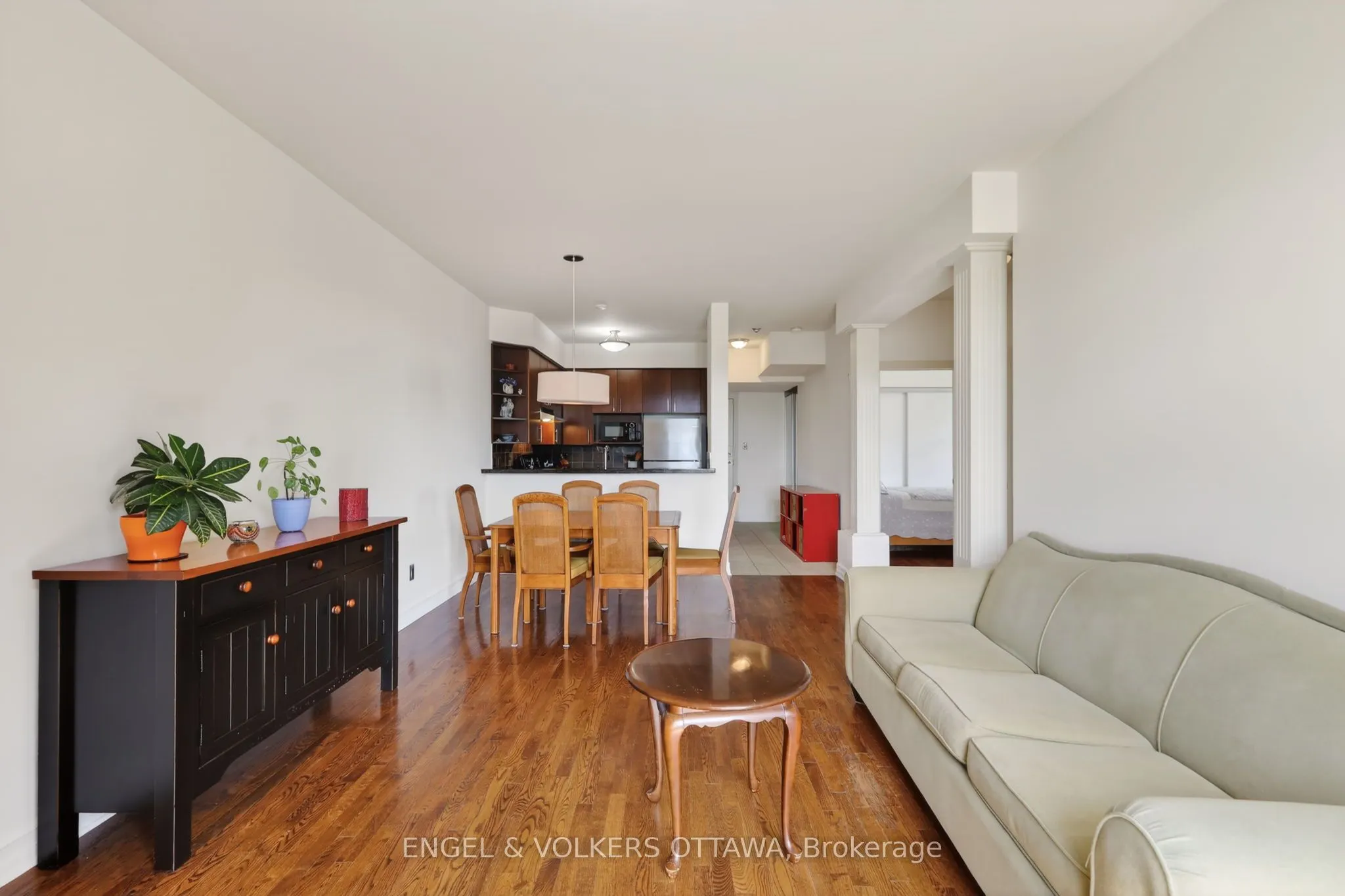 711 Churchill Avenue #401