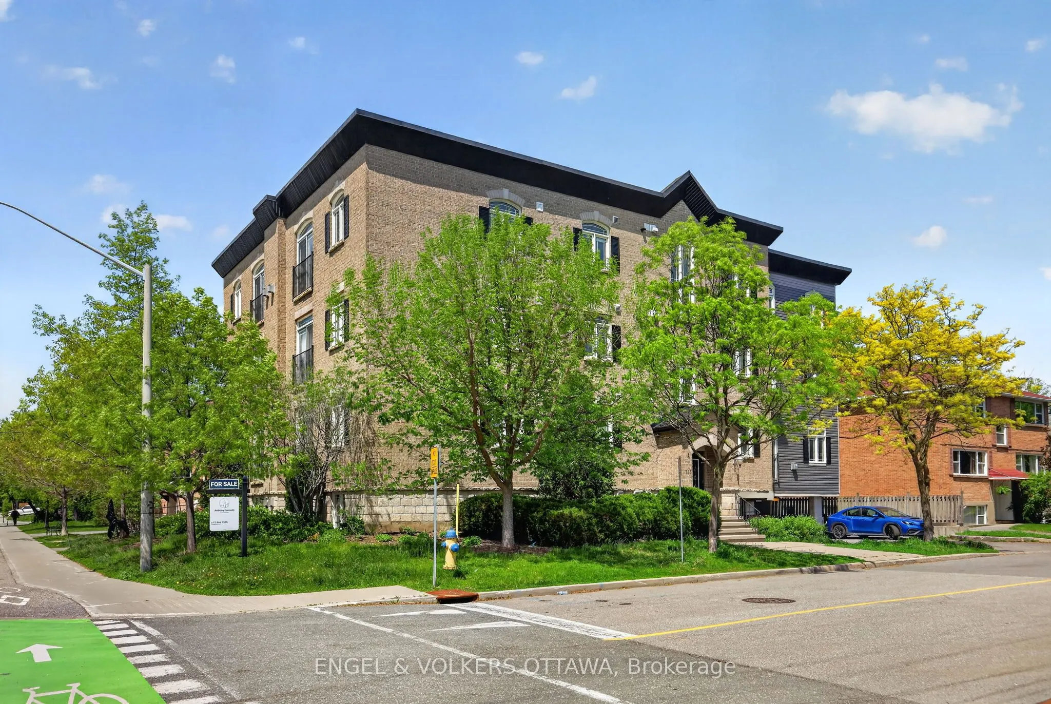 711 Churchill Avenue #401
