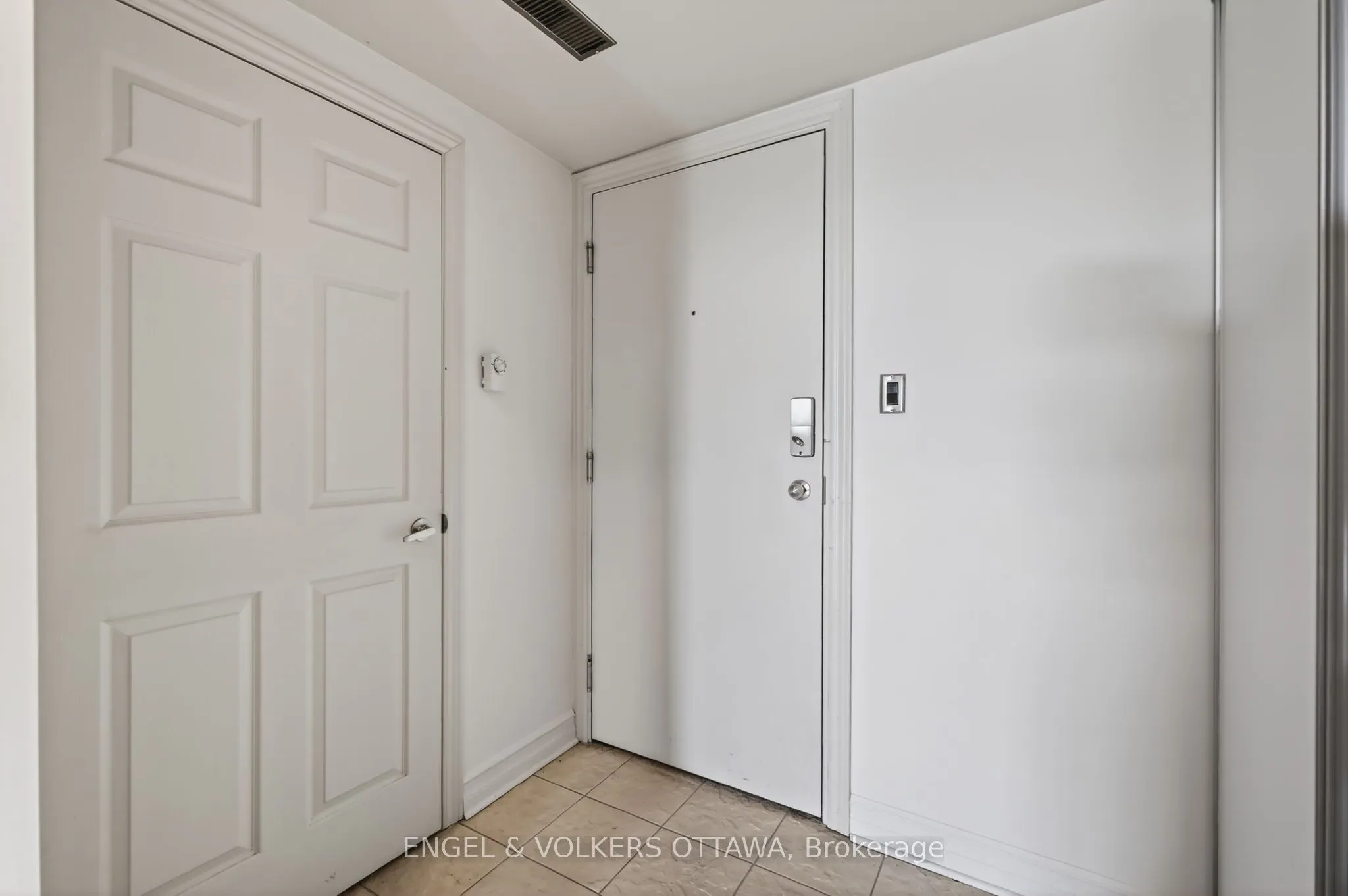 711 Churchill Avenue #401