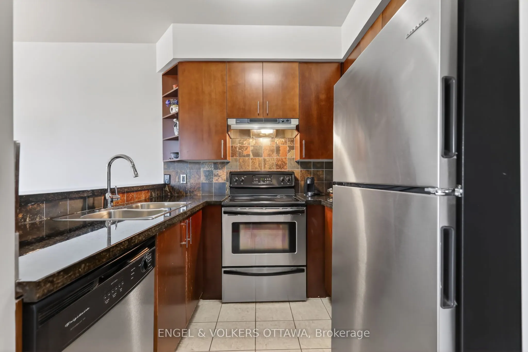711 Churchill Avenue #401