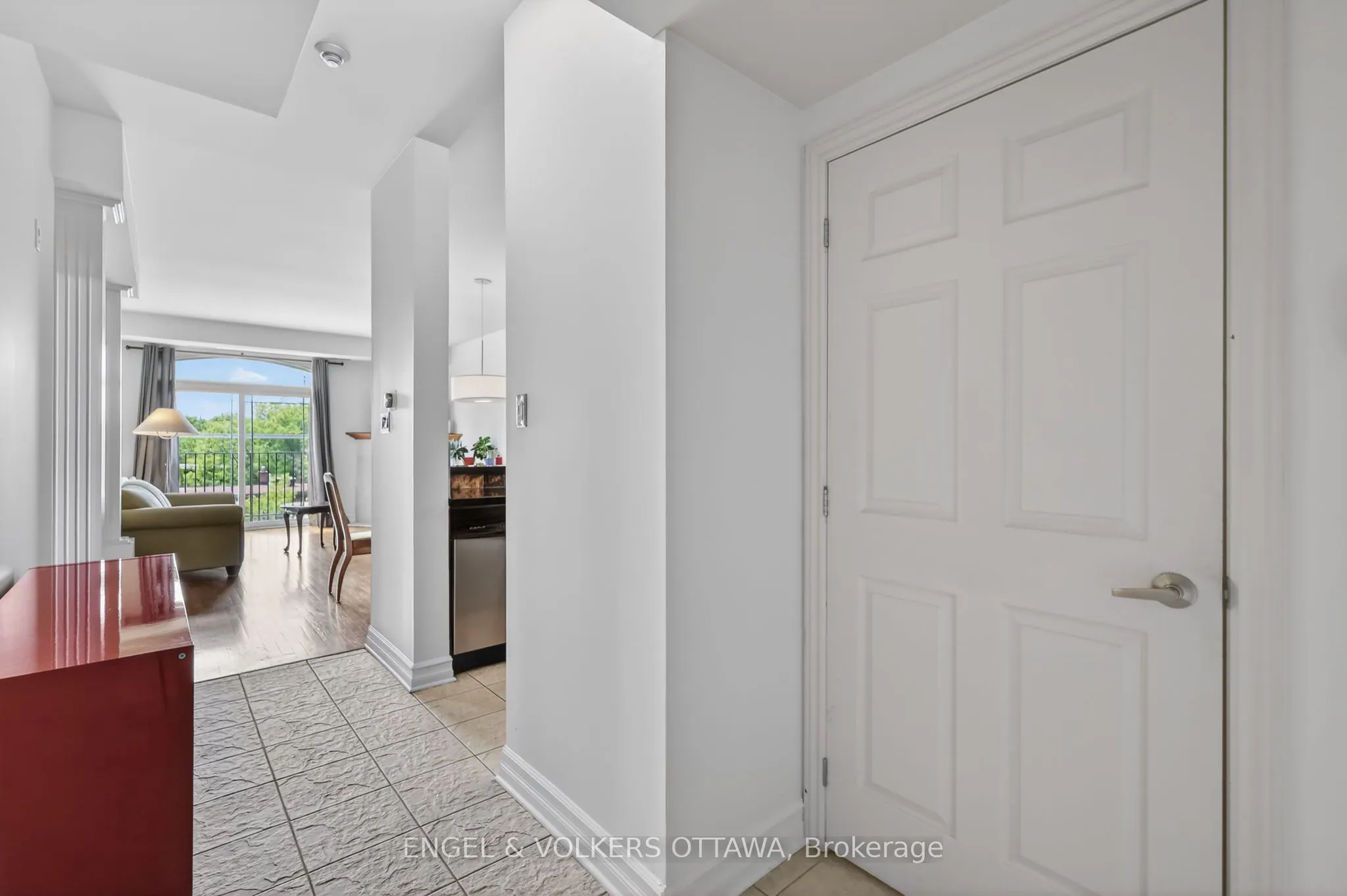 711 Churchill Avenue #401