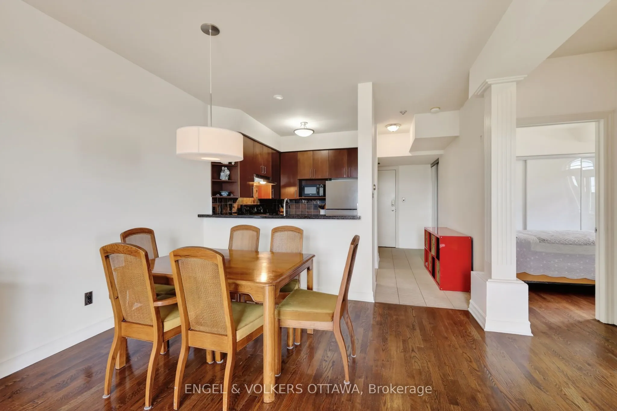 711 Churchill Avenue #401