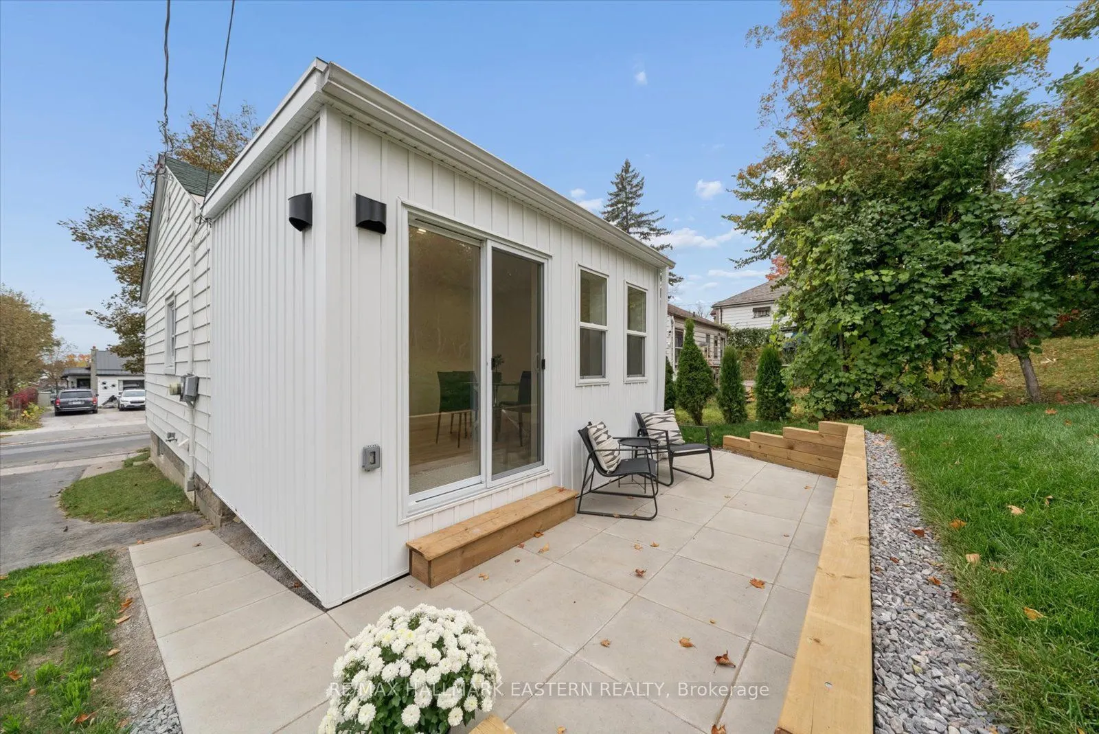 482 Wellington Street W
