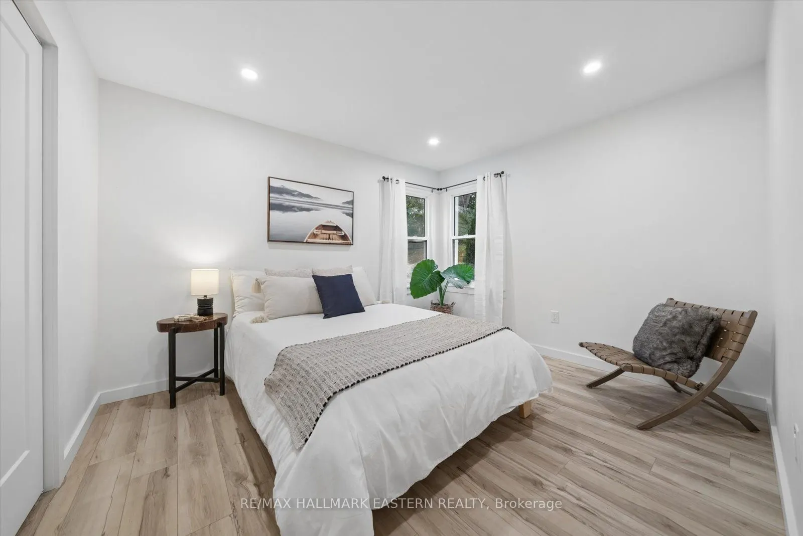 482 Wellington Street W