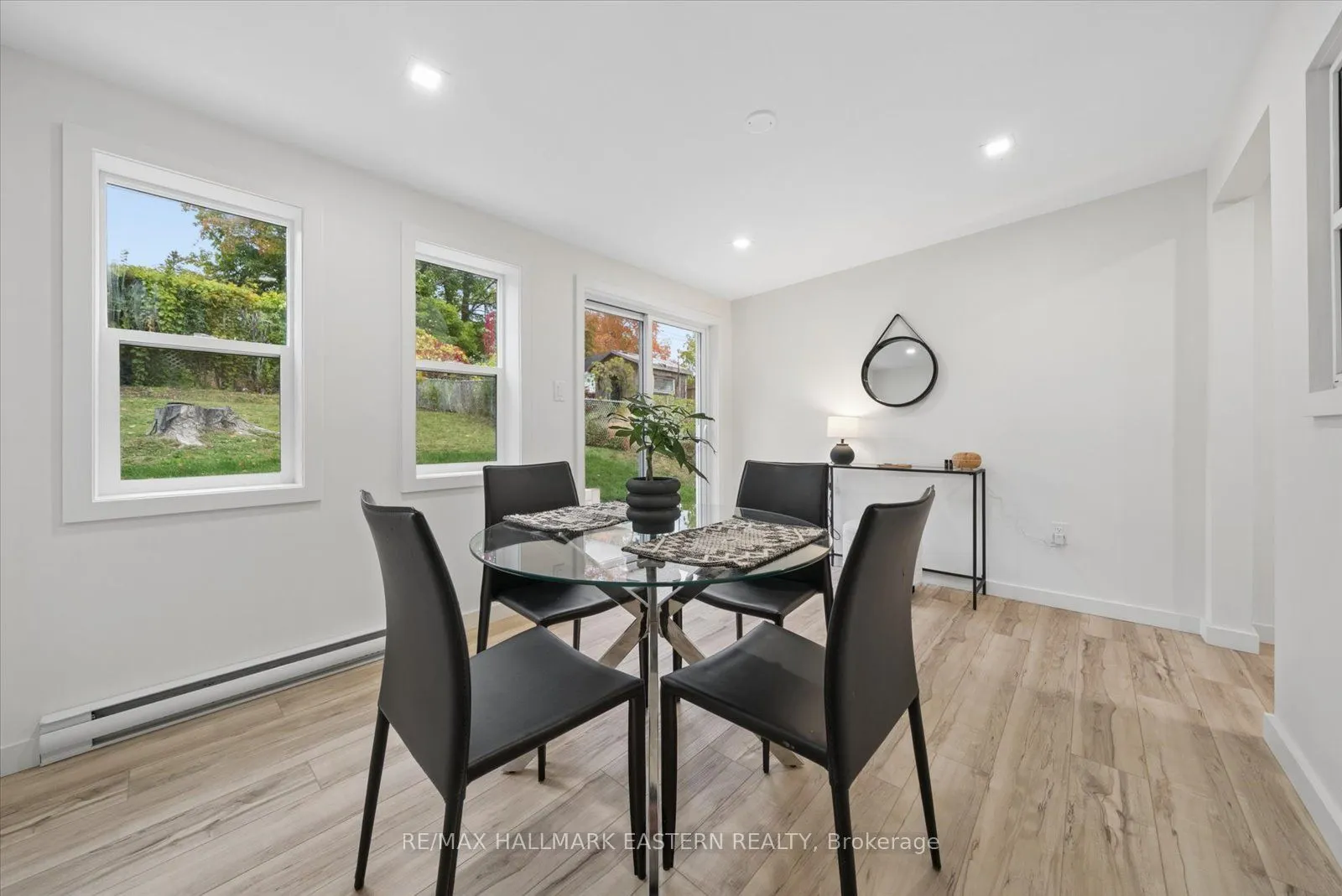 482 Wellington Street W