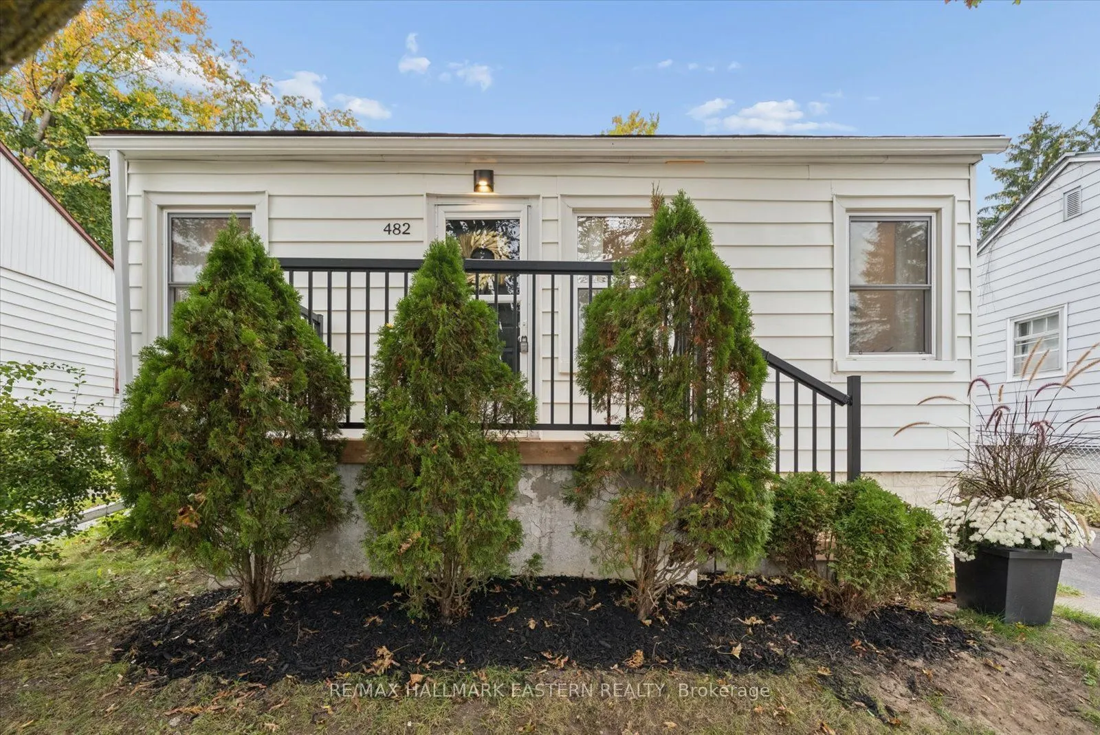 482 Wellington Street W
