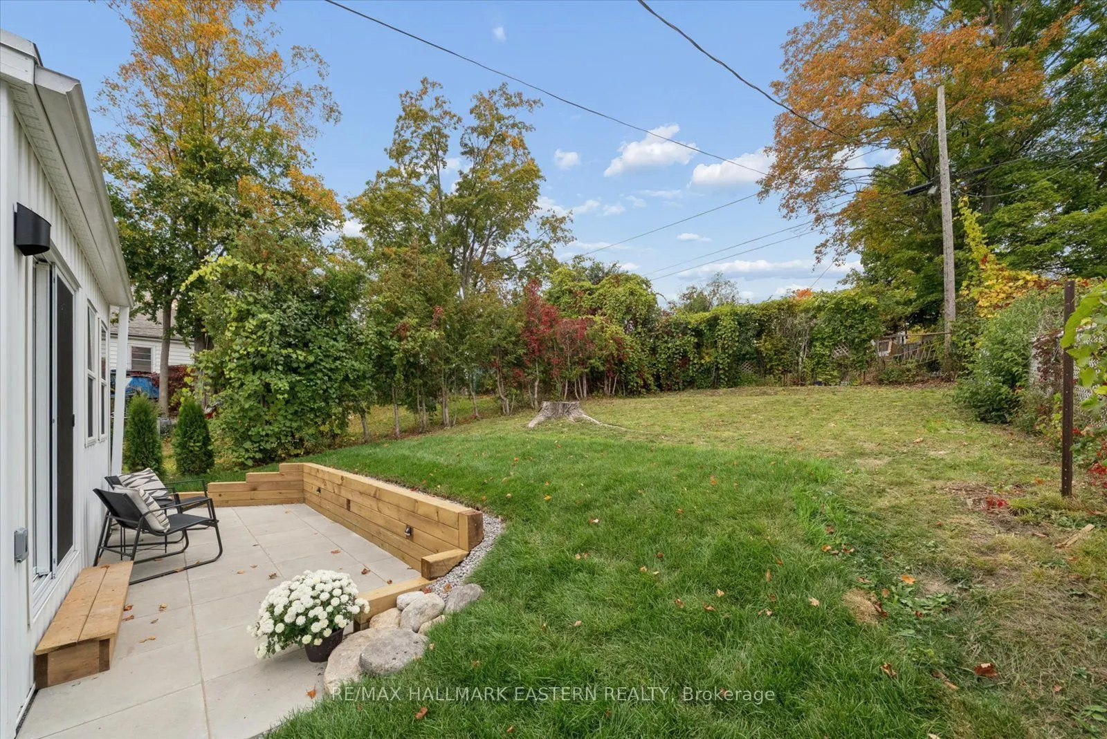482 Wellington Street W