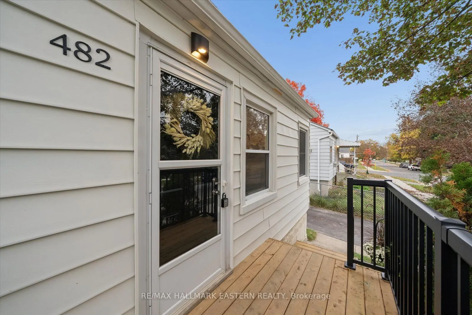 482 Wellington Street W