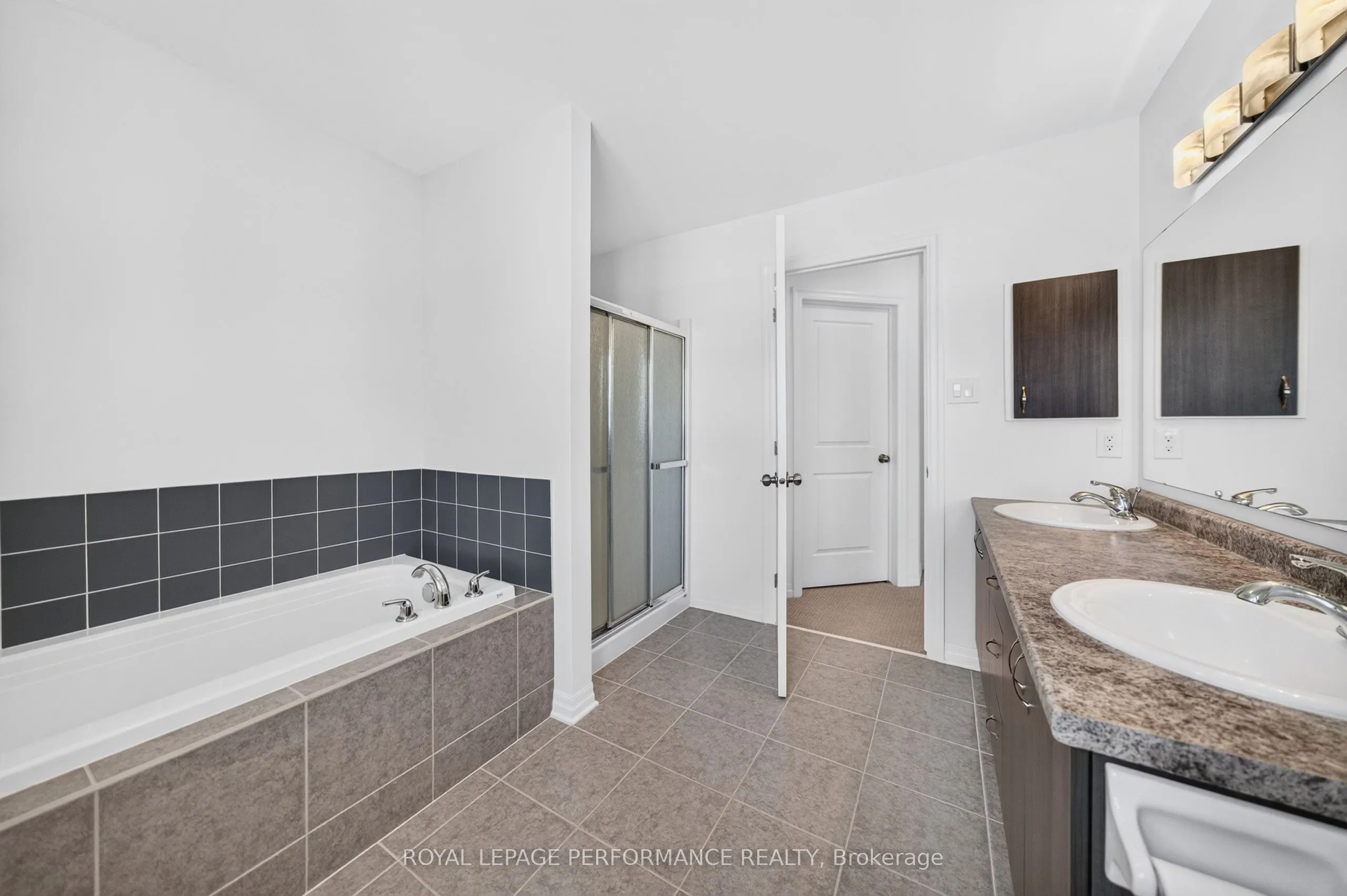 207 Dave Smith Crescent