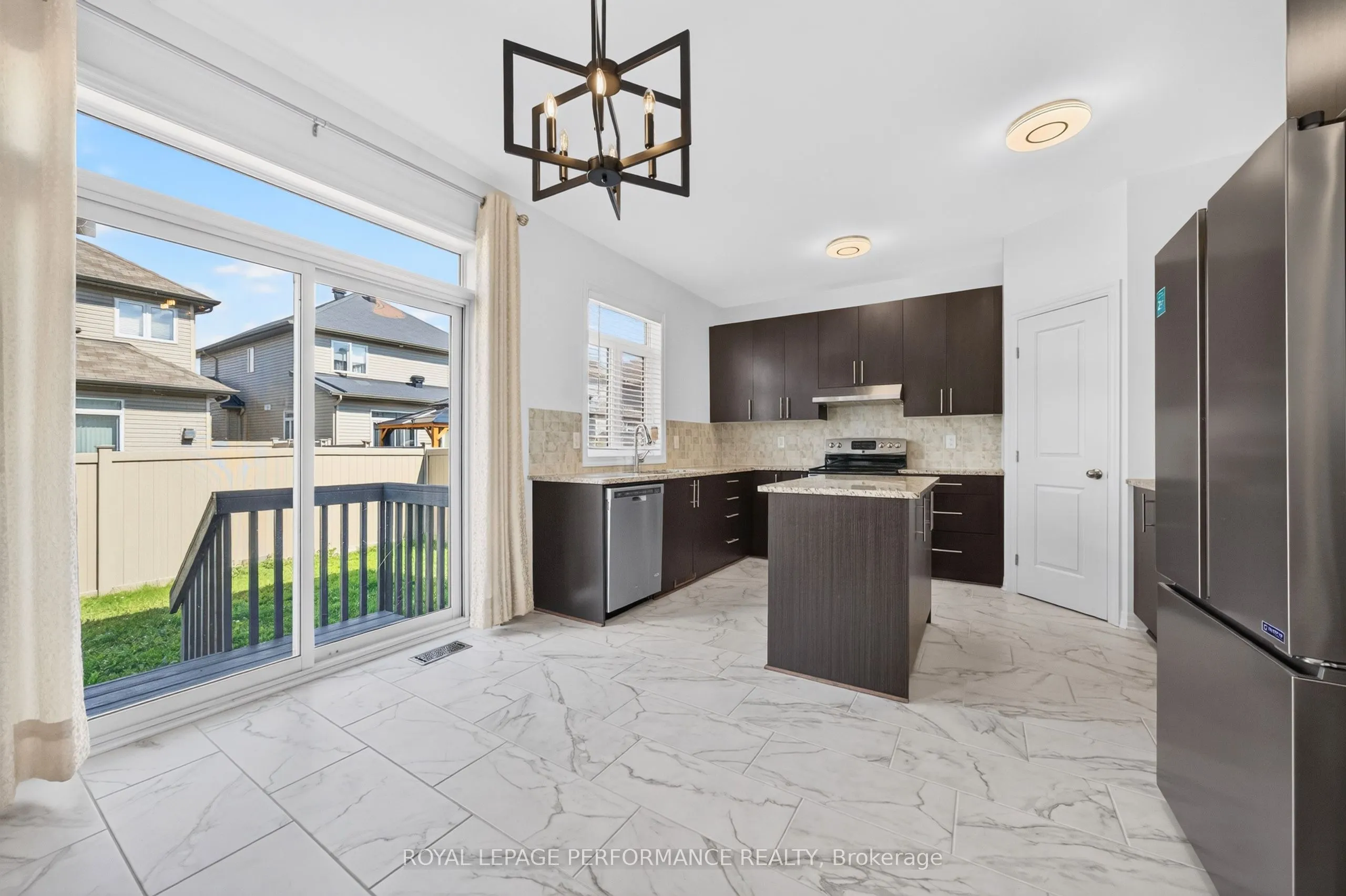 207 Dave Smith Crescent