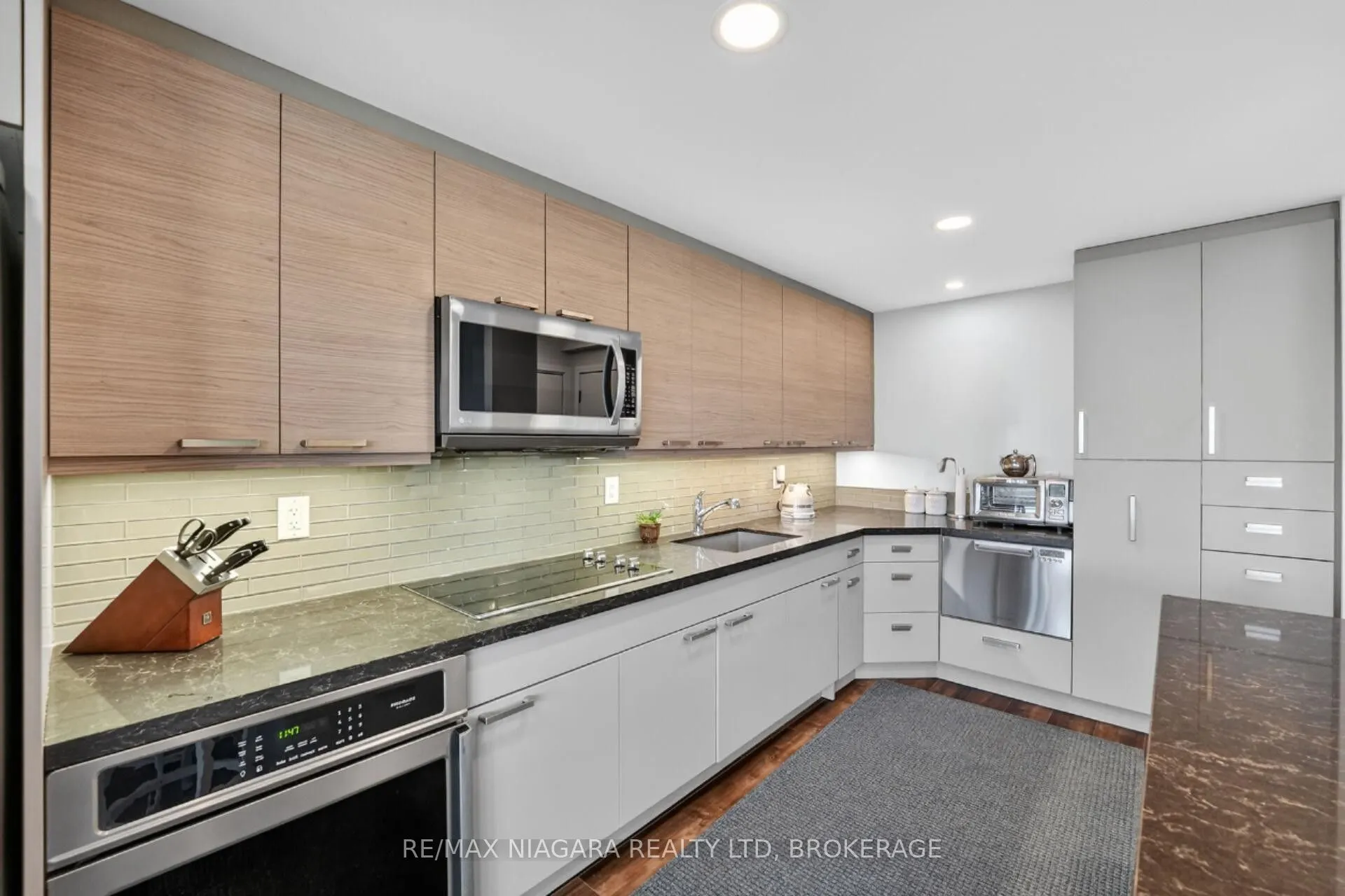 81 Scott Street #711