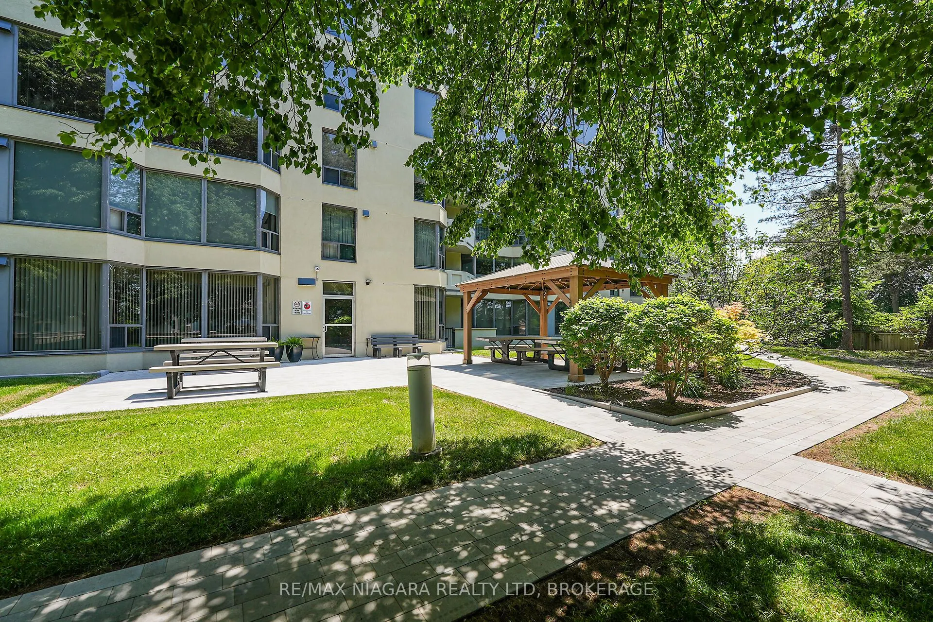 81 Scott Street #711