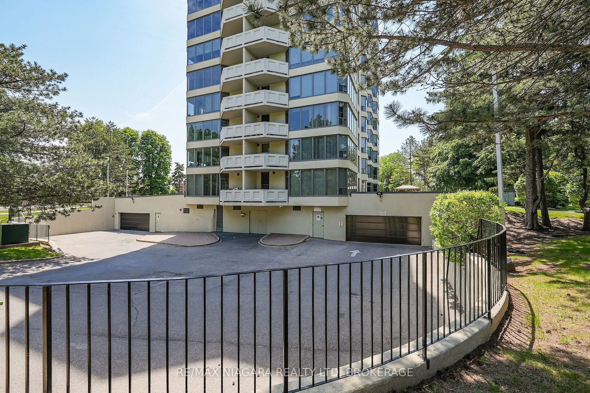 81 Scott Street #711