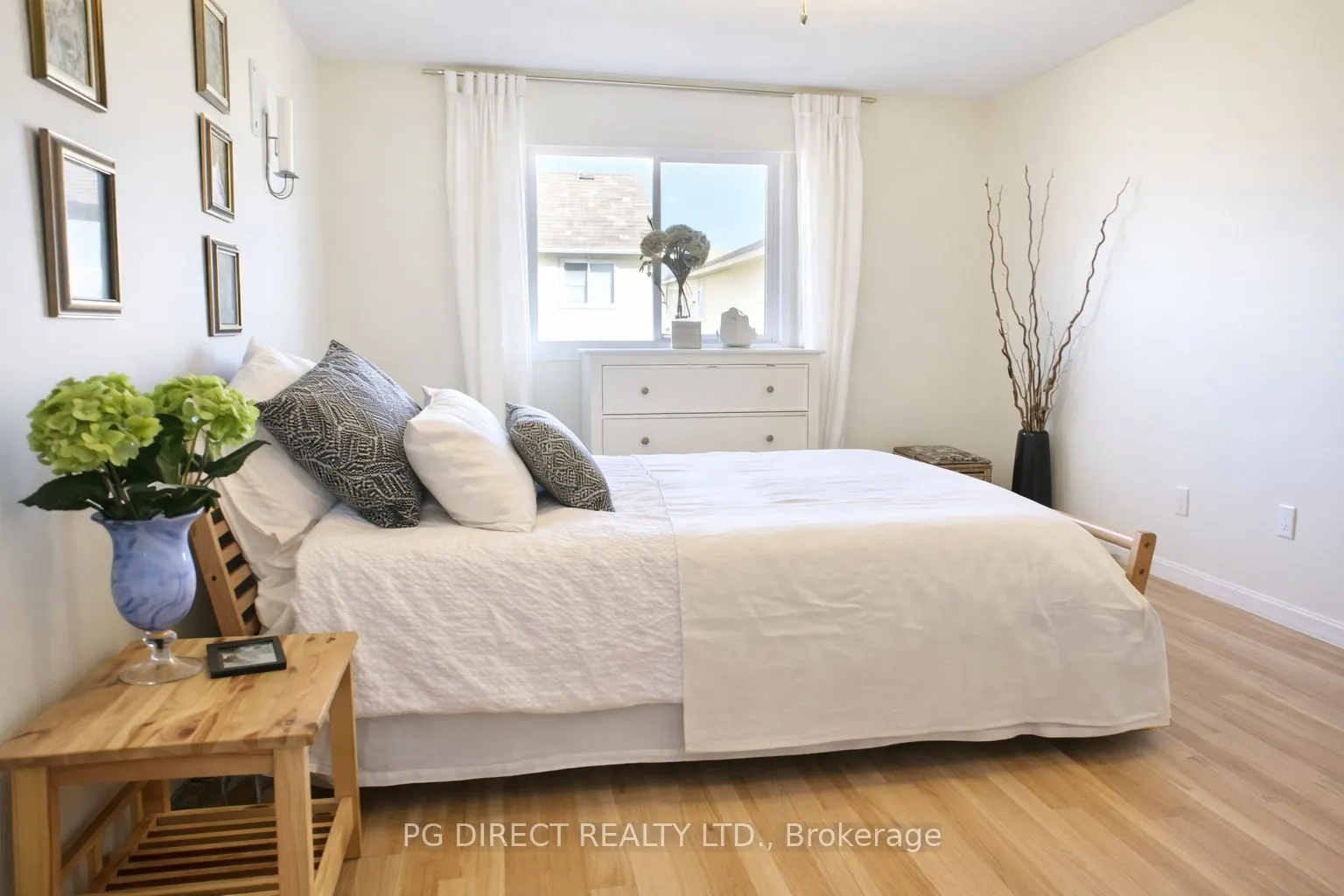 100 Foxglove Crescent