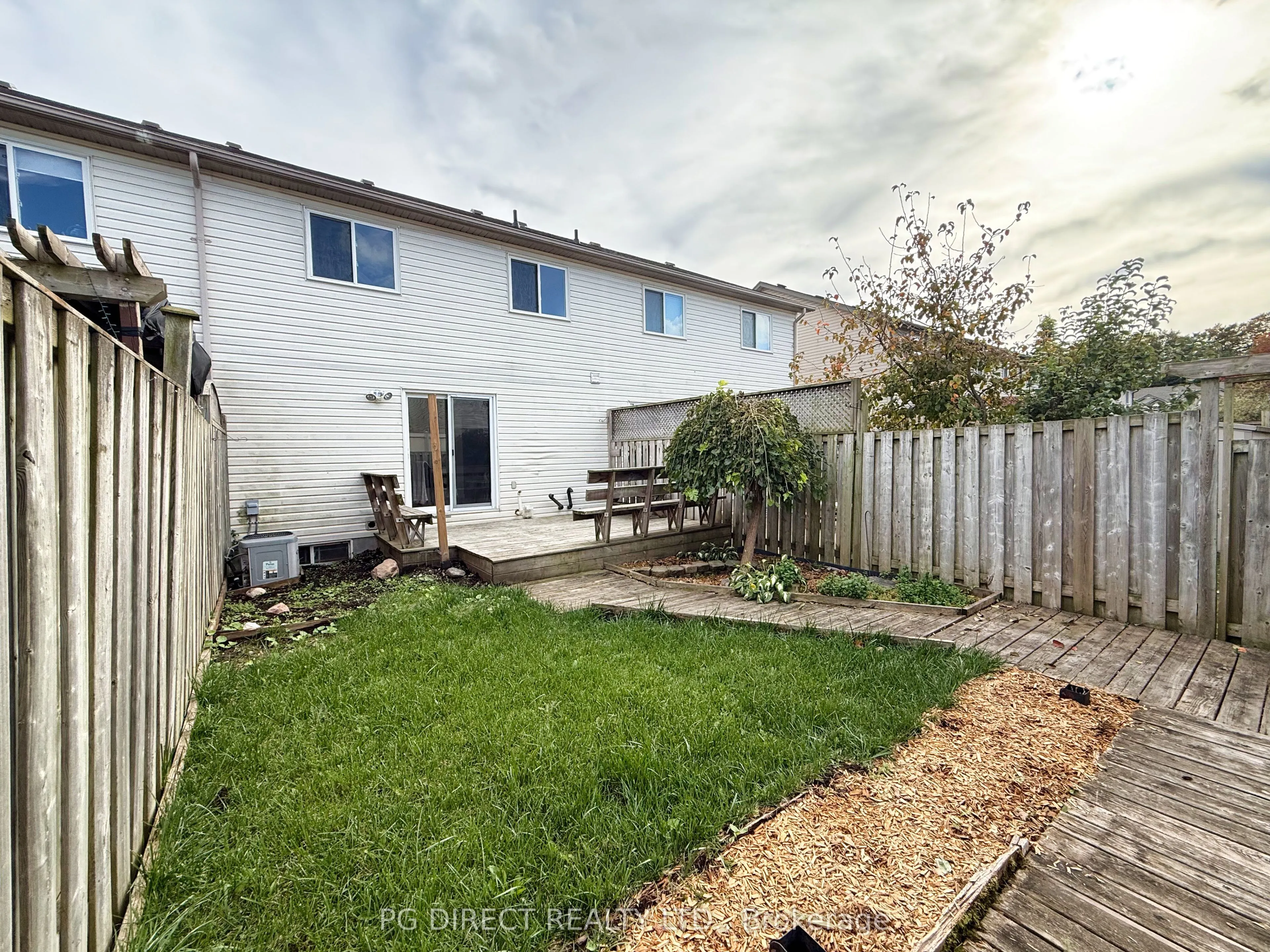 100 Foxglove Crescent