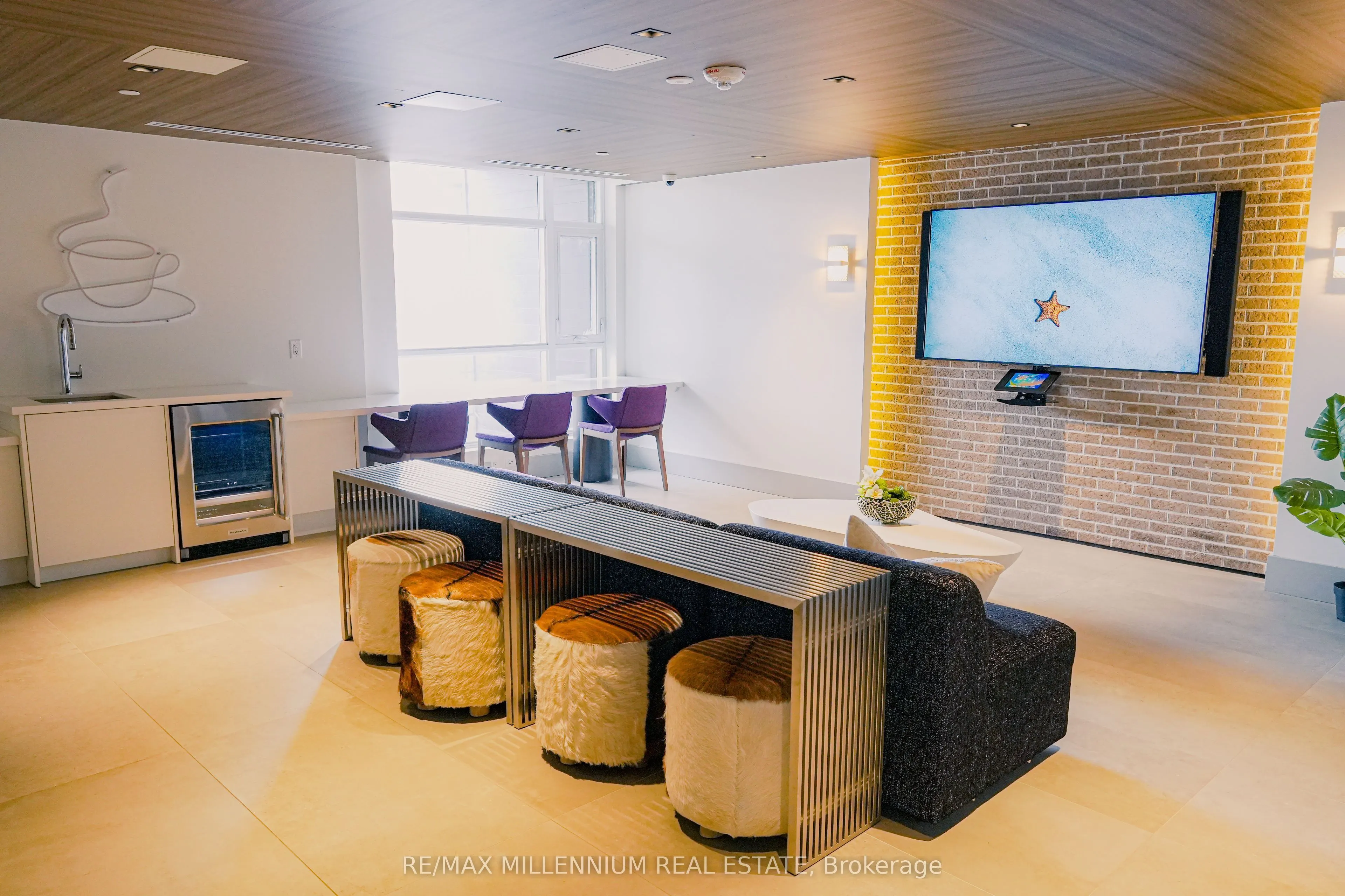 600 North Service Road #403