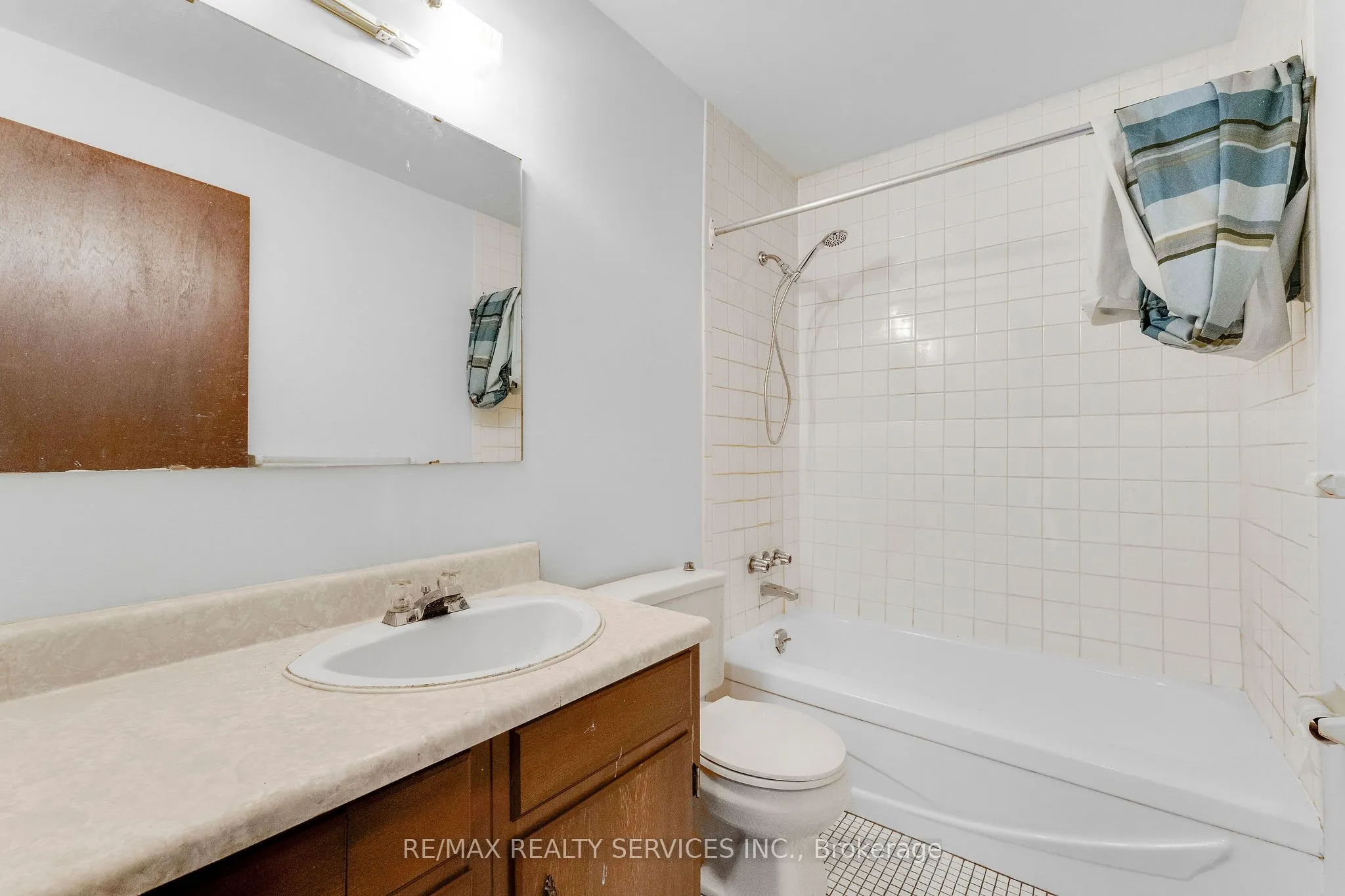 4218 Portage Road #206