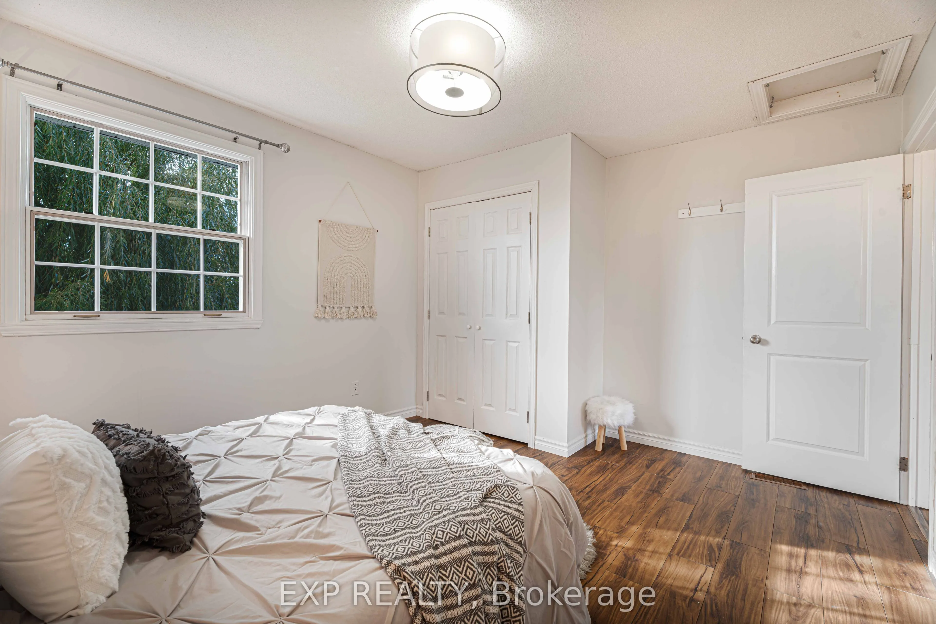 1950 Mapleridge Drive