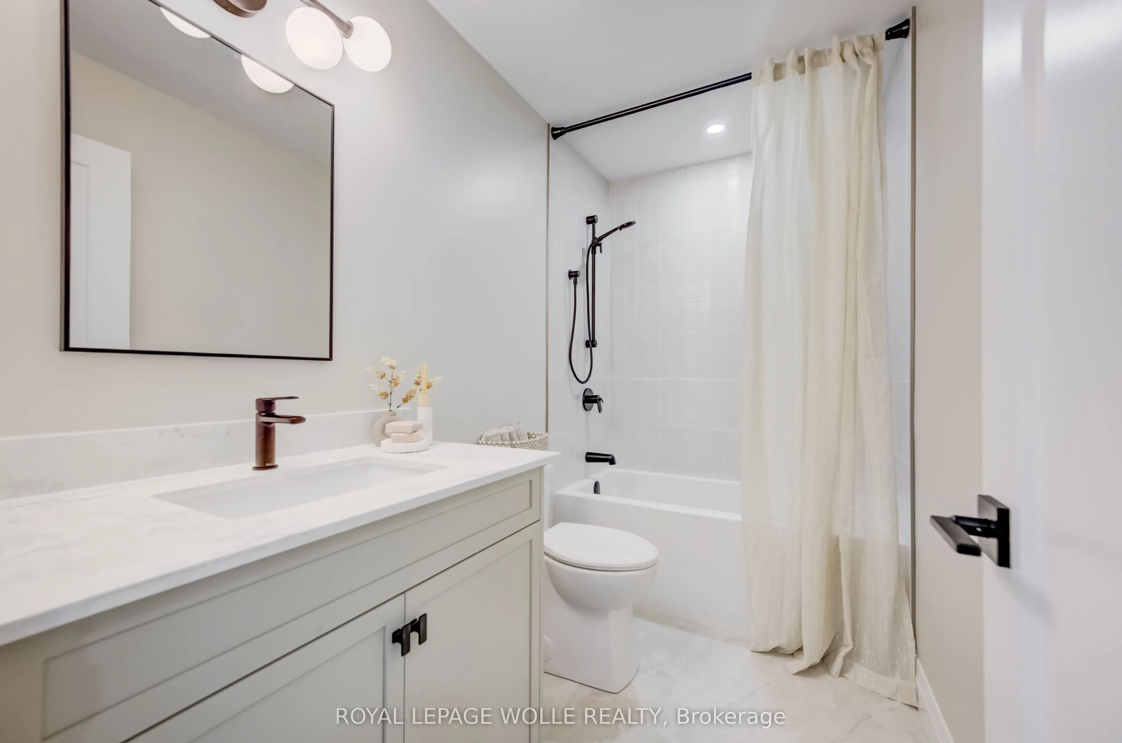 210 HERITAGE Drive #UNIT 15 (THE GROVE)