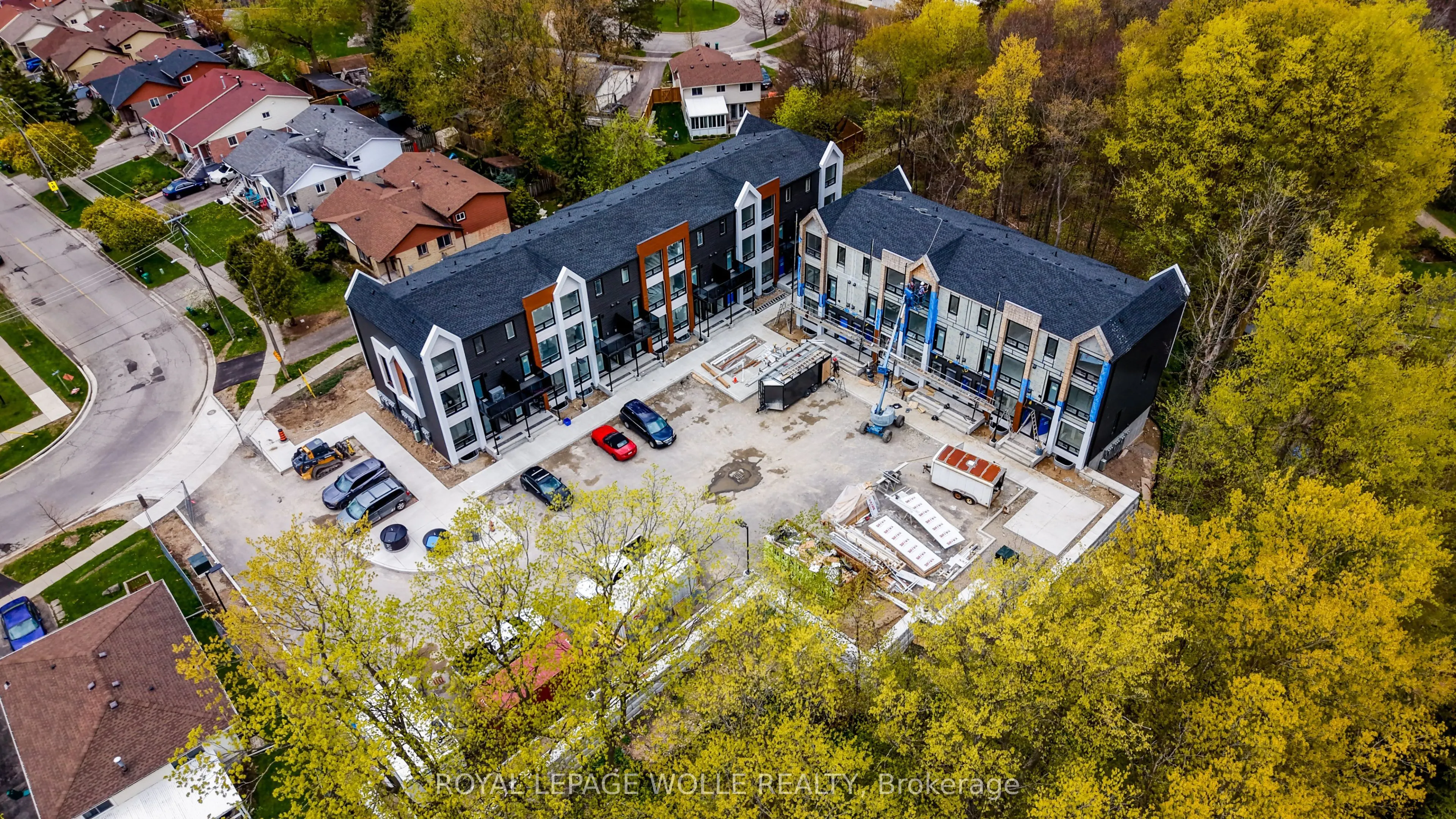 210 HERITAGE Drive #UNIT 12 (THE GLEN)