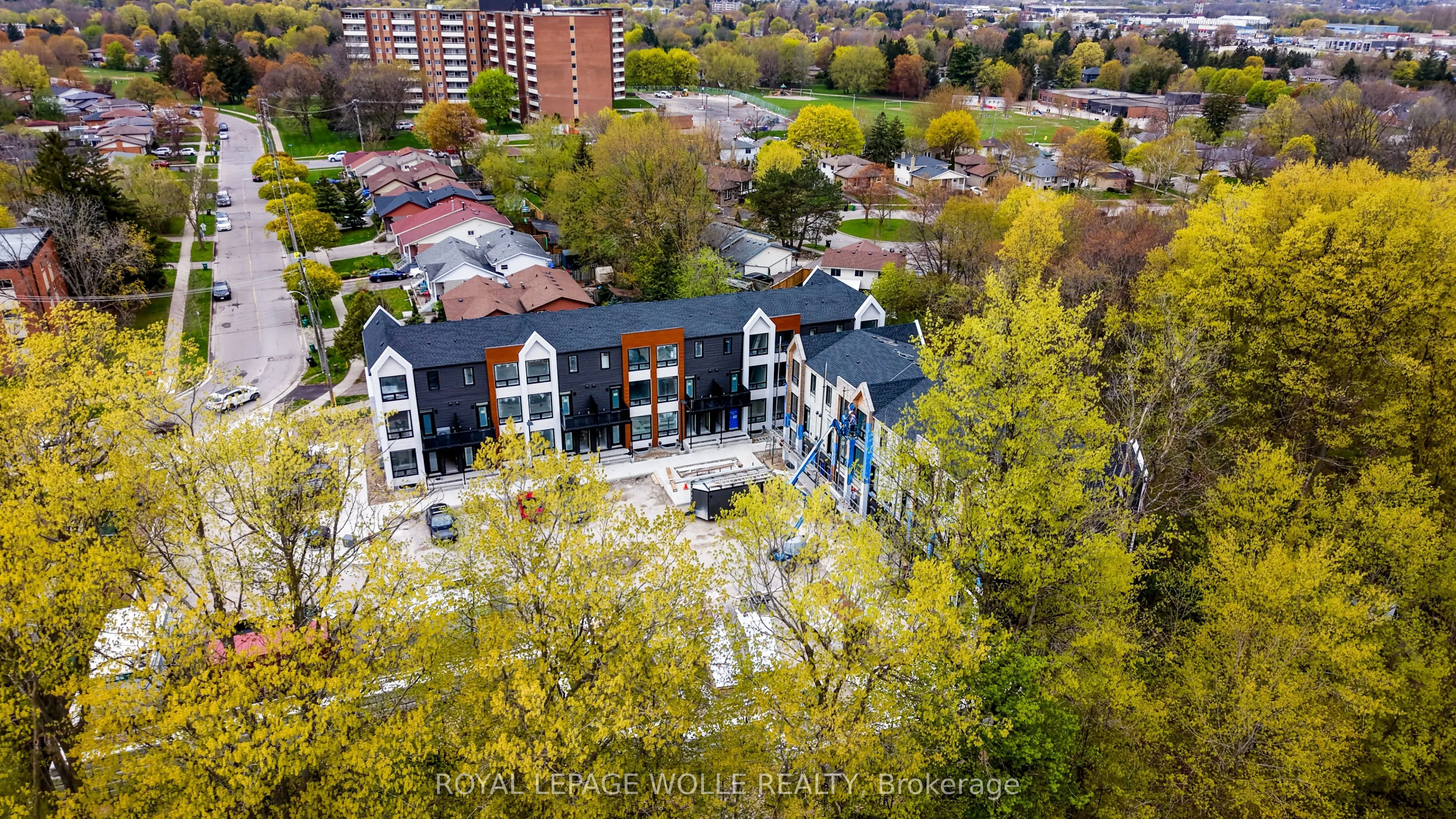 210 HERITAGE Drive #UNIT 12 (THE GLEN)