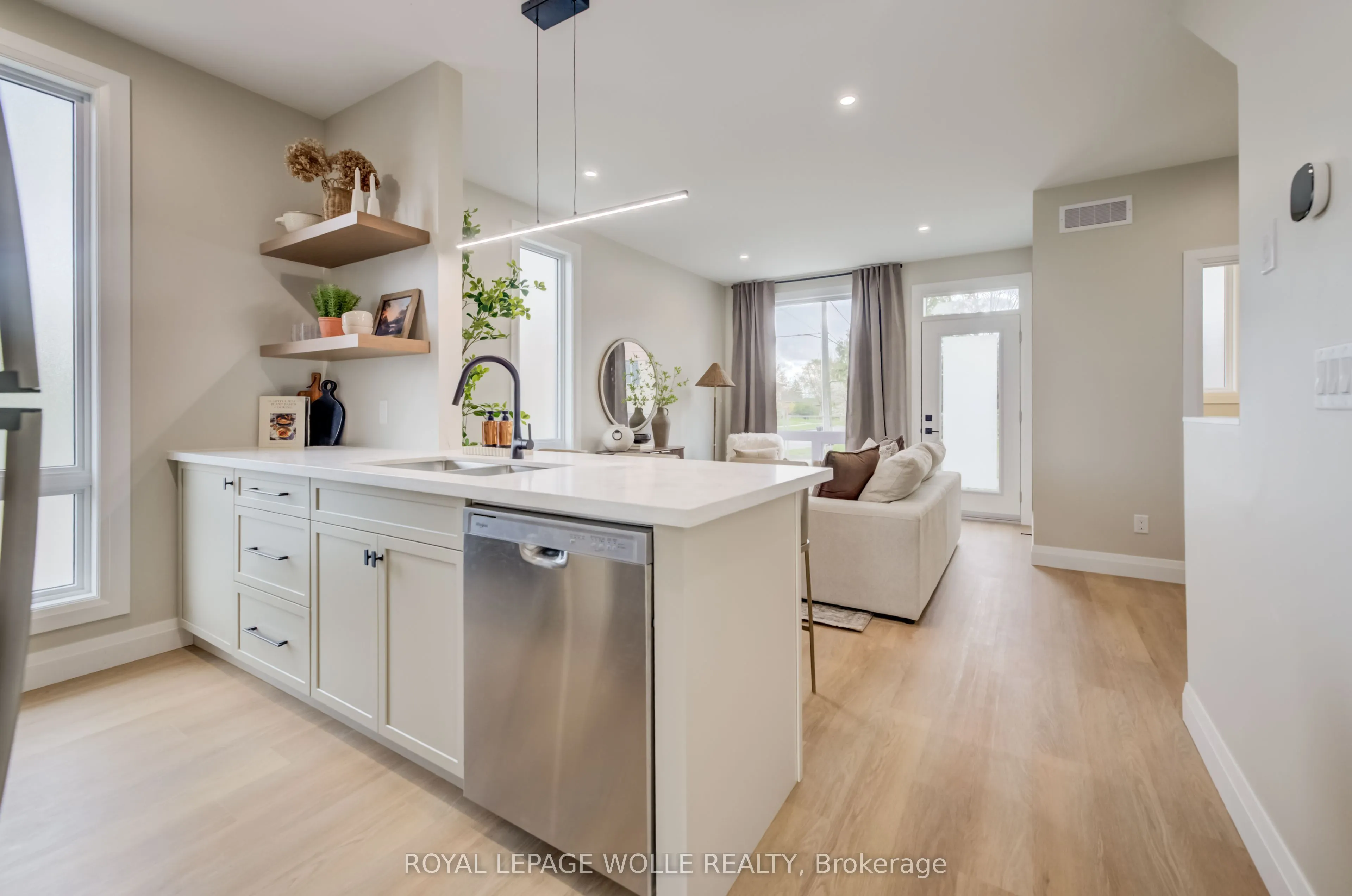210 HERITAGE Drive #UNIT 12 (THE GLEN)