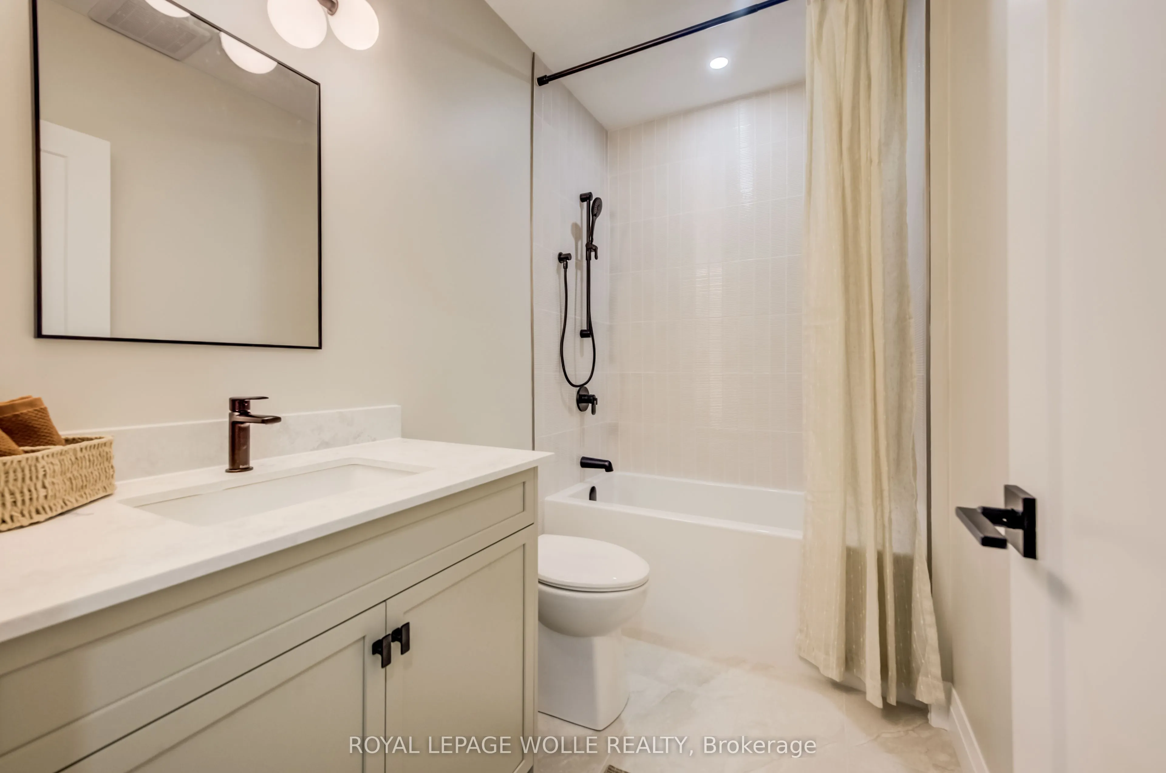 210 HERITAGE Drive #UNIT 12 (THE GLEN)