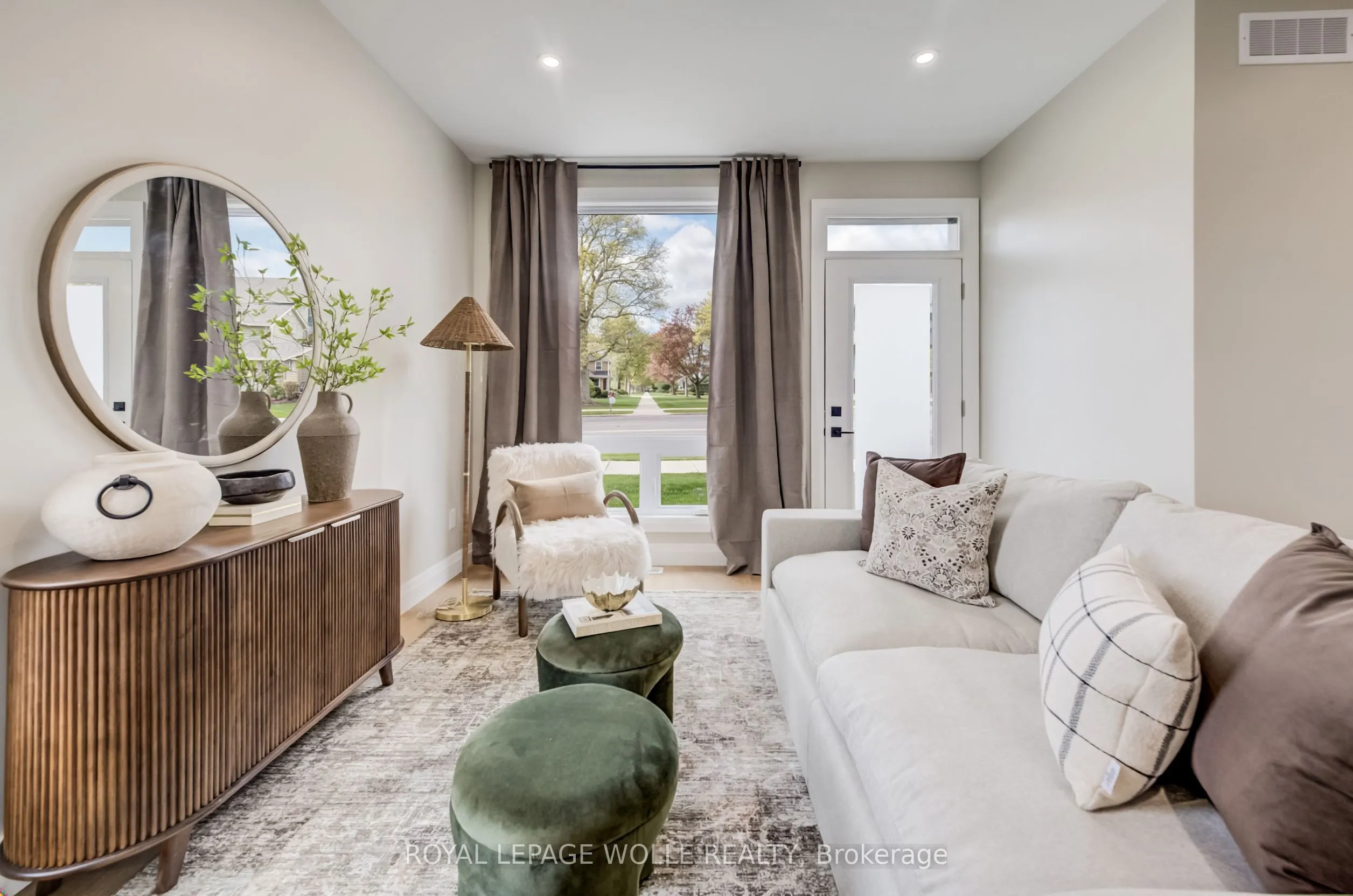 210 HERITAGE Drive #UNIT 12 (THE GLEN)
