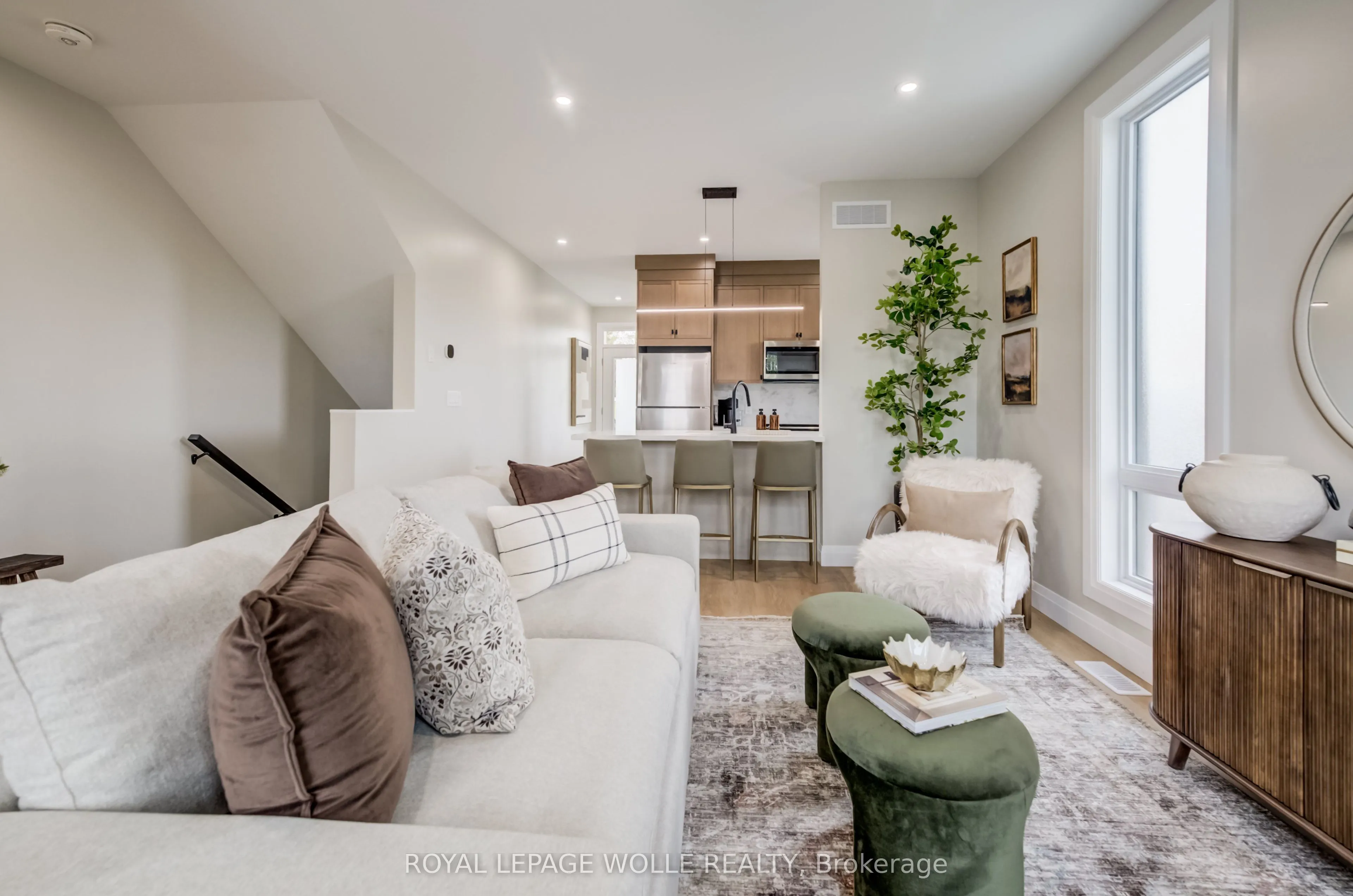 210 HERITAGE Drive #UNIT 12 (THE GLEN)