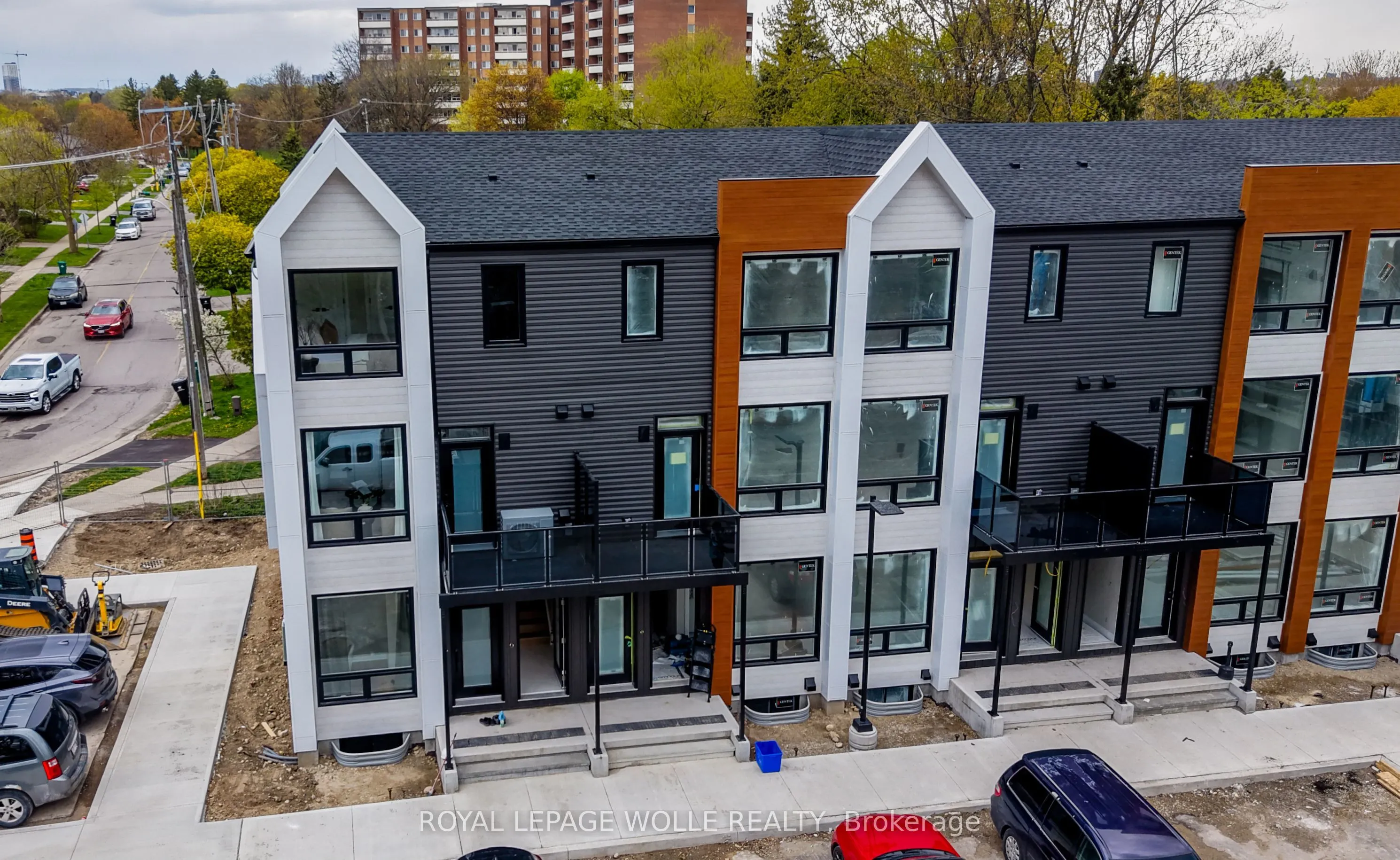 210 HERITAGE Drive #UNIT 12 (THE GLEN)