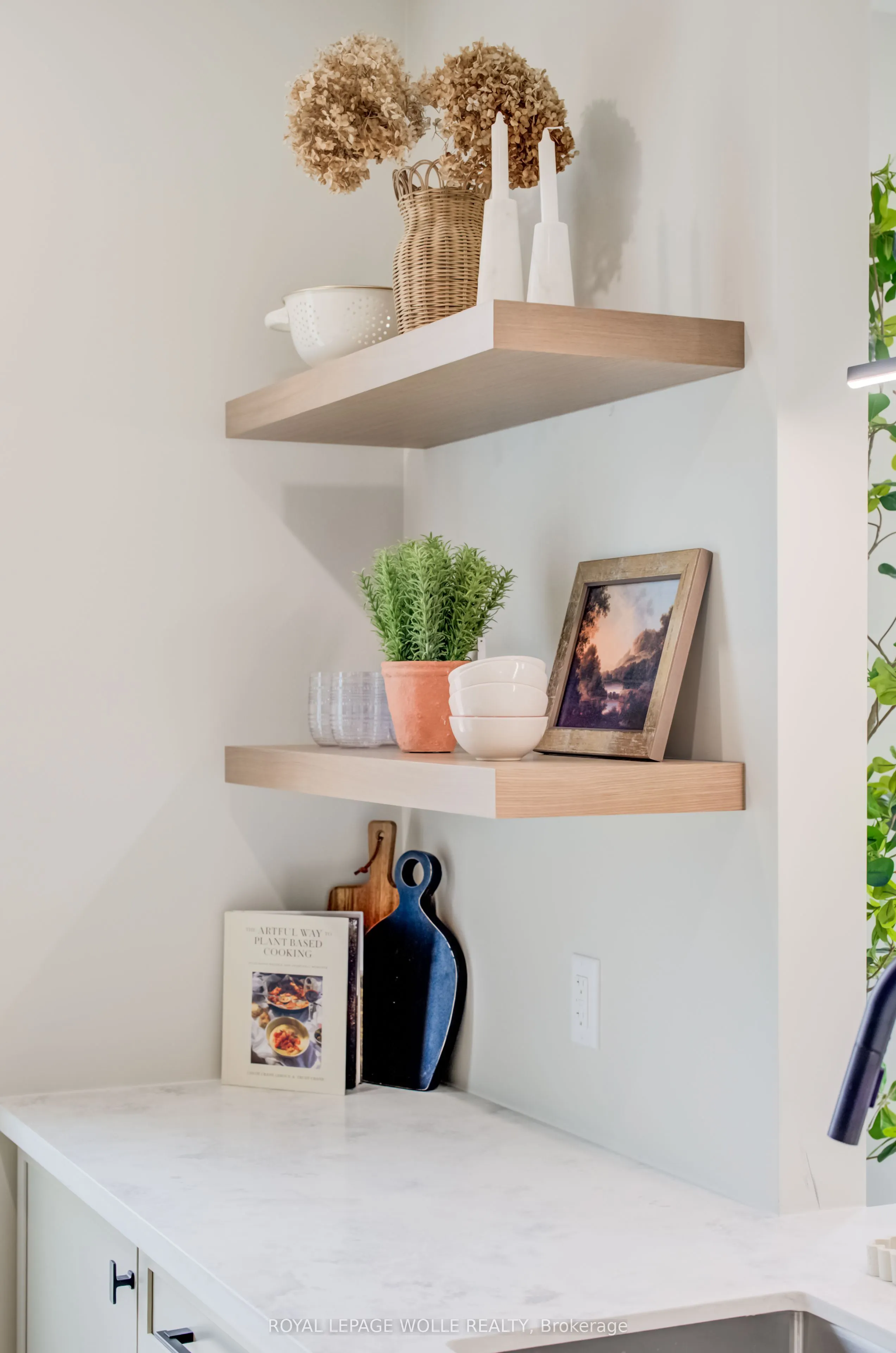 210 HERITAGE Drive #UNIT 12 (THE GLEN)