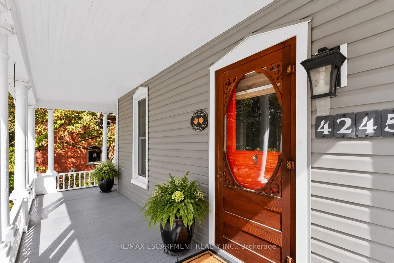 4245 William Street