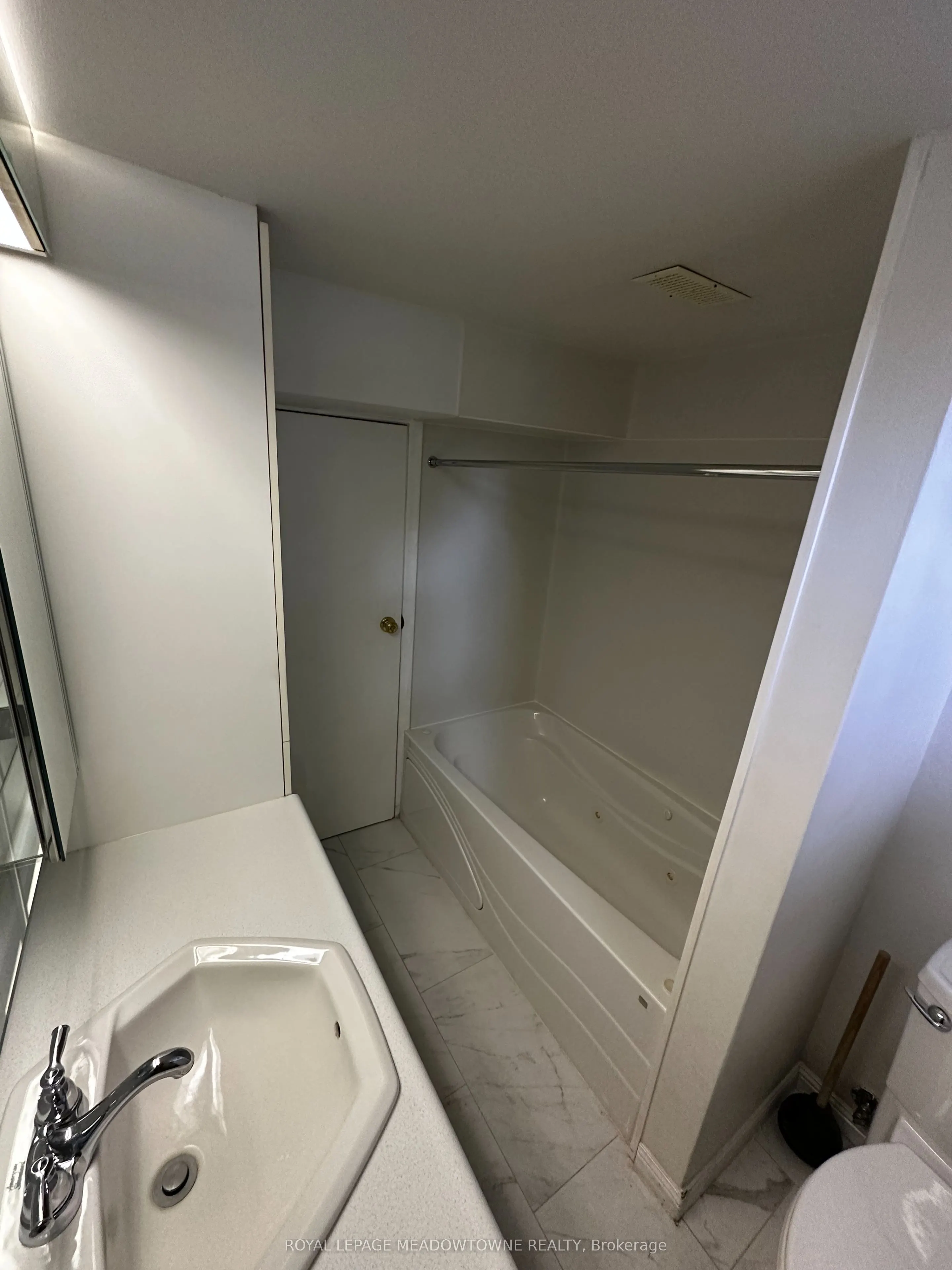 44 Lauris Avenue E #Lower