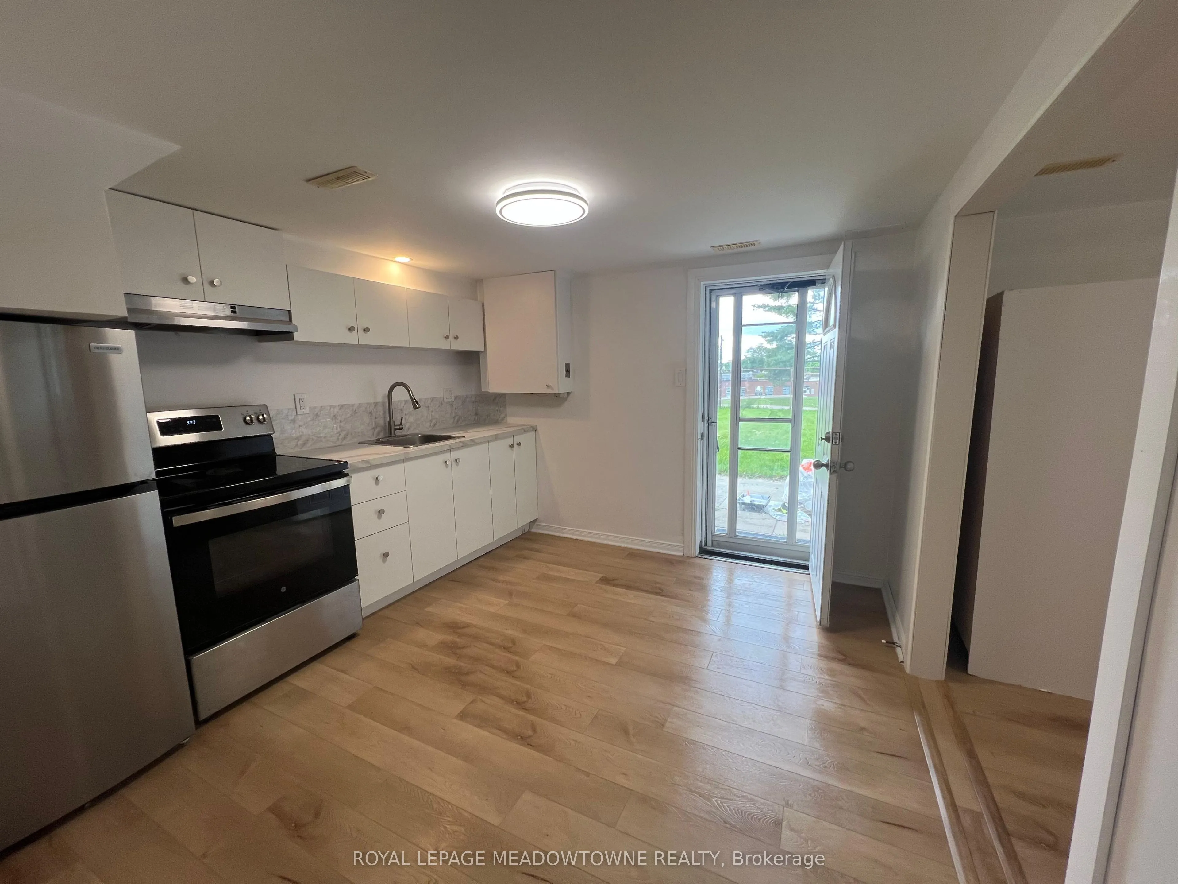 44 Lauris Avenue E #Lower