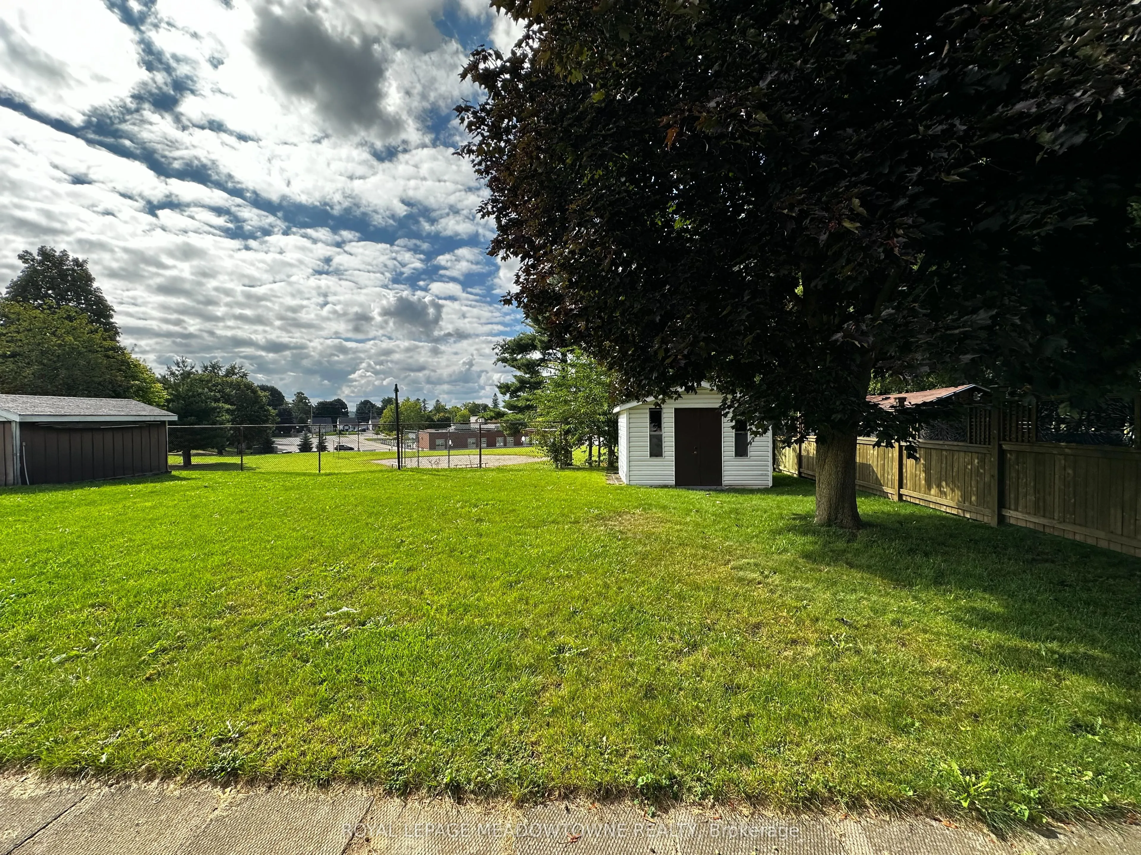 44 Lauris Avenue E #Lower