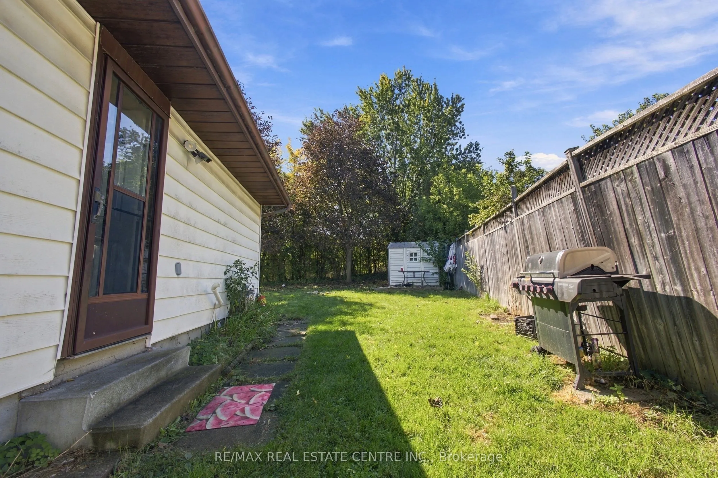 135 Cedarhill Crescent