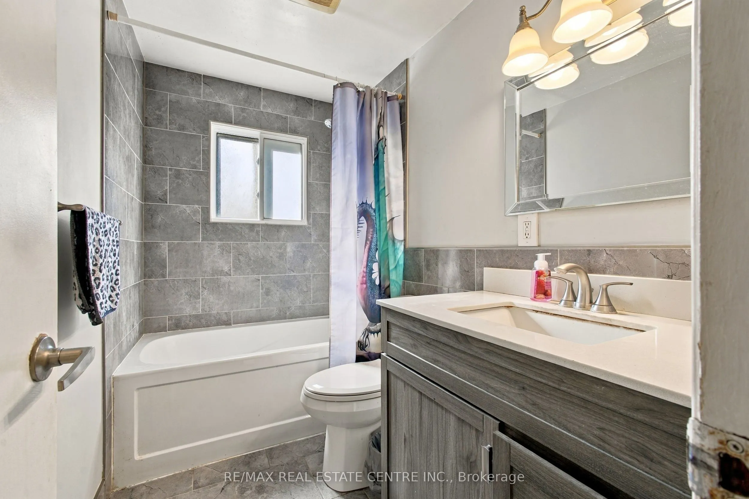 135 Cedarhill Crescent