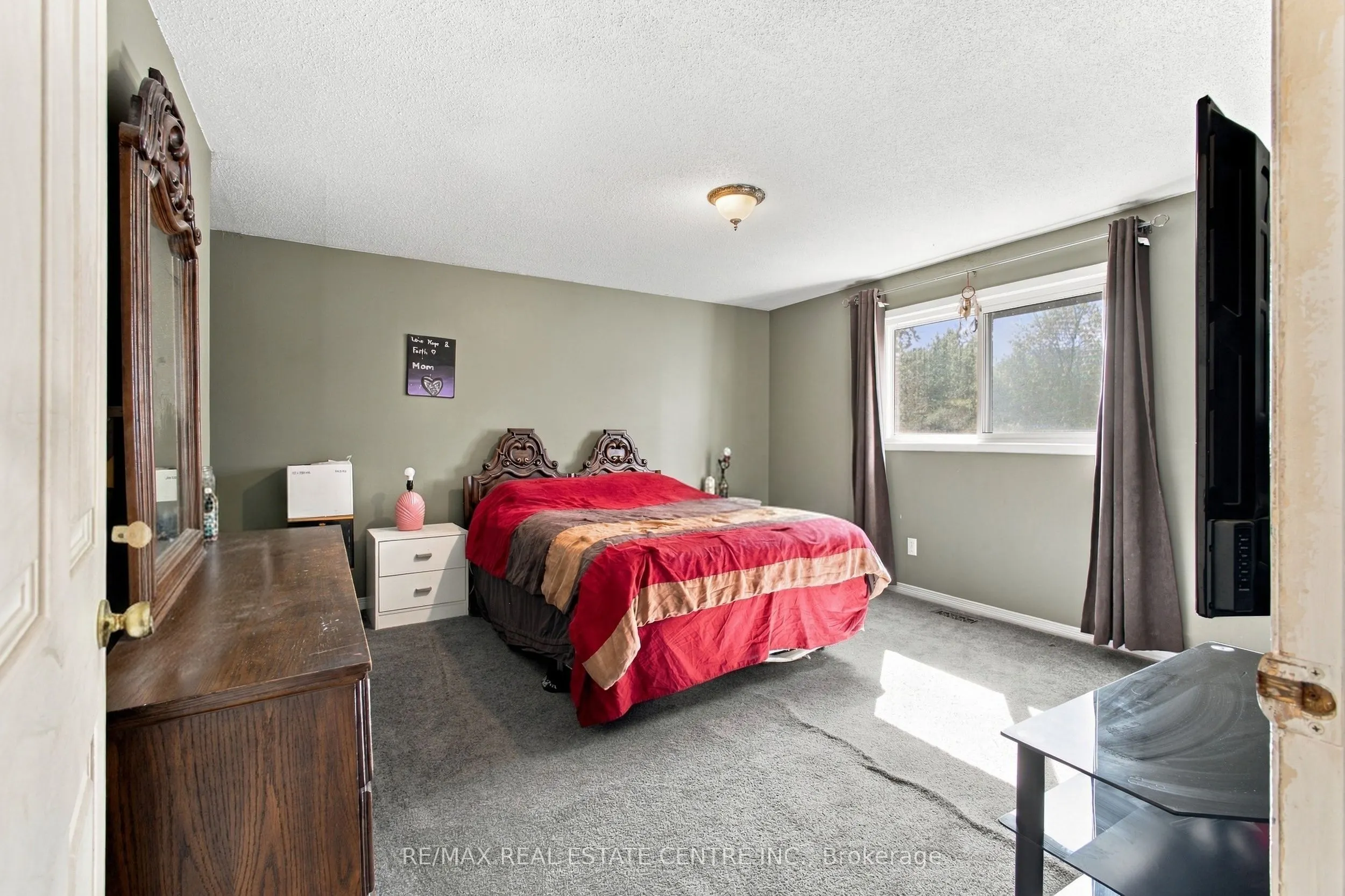 135 Cedarhill Crescent