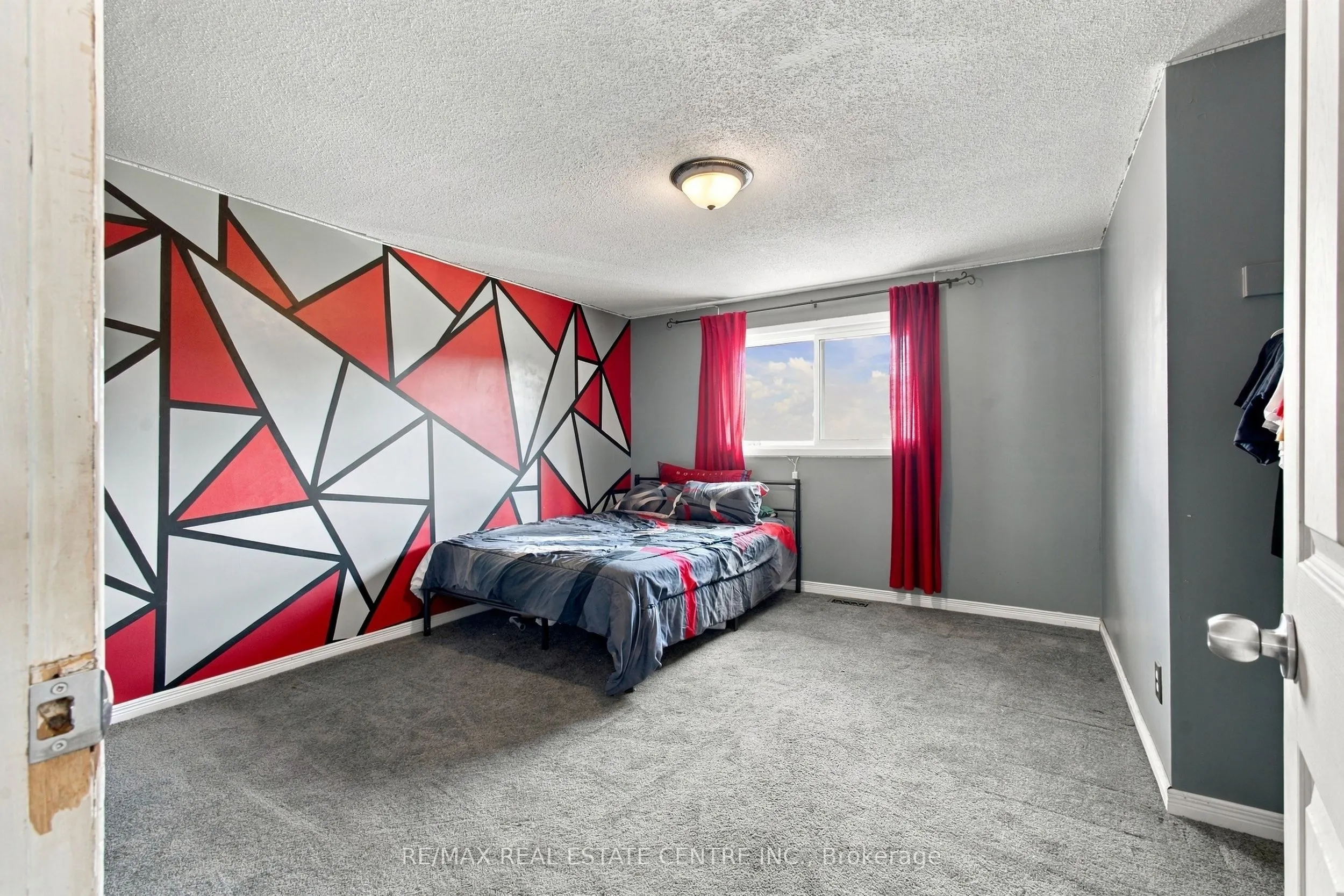 135 Cedarhill Crescent