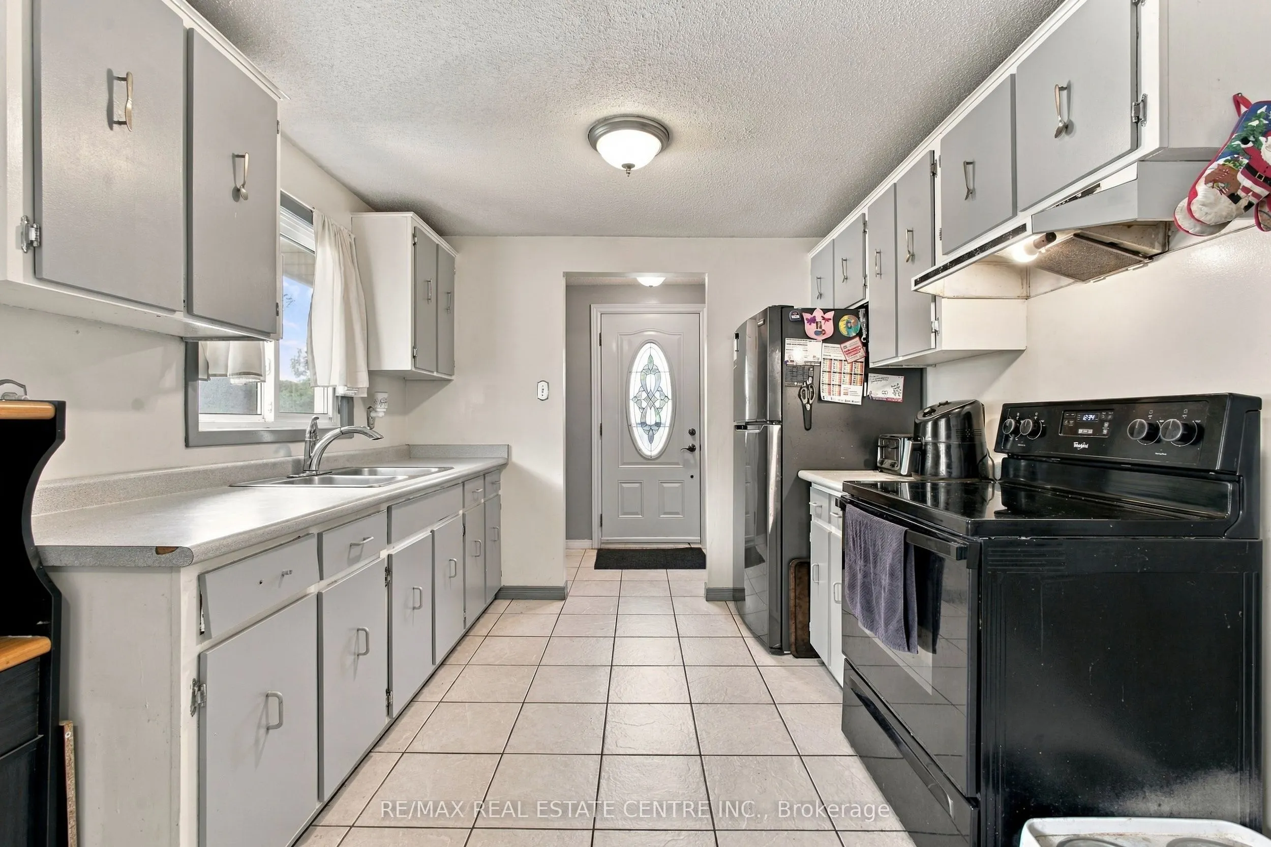 135 Cedarhill Crescent