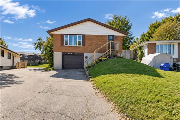 135 Cedarhill Crescent