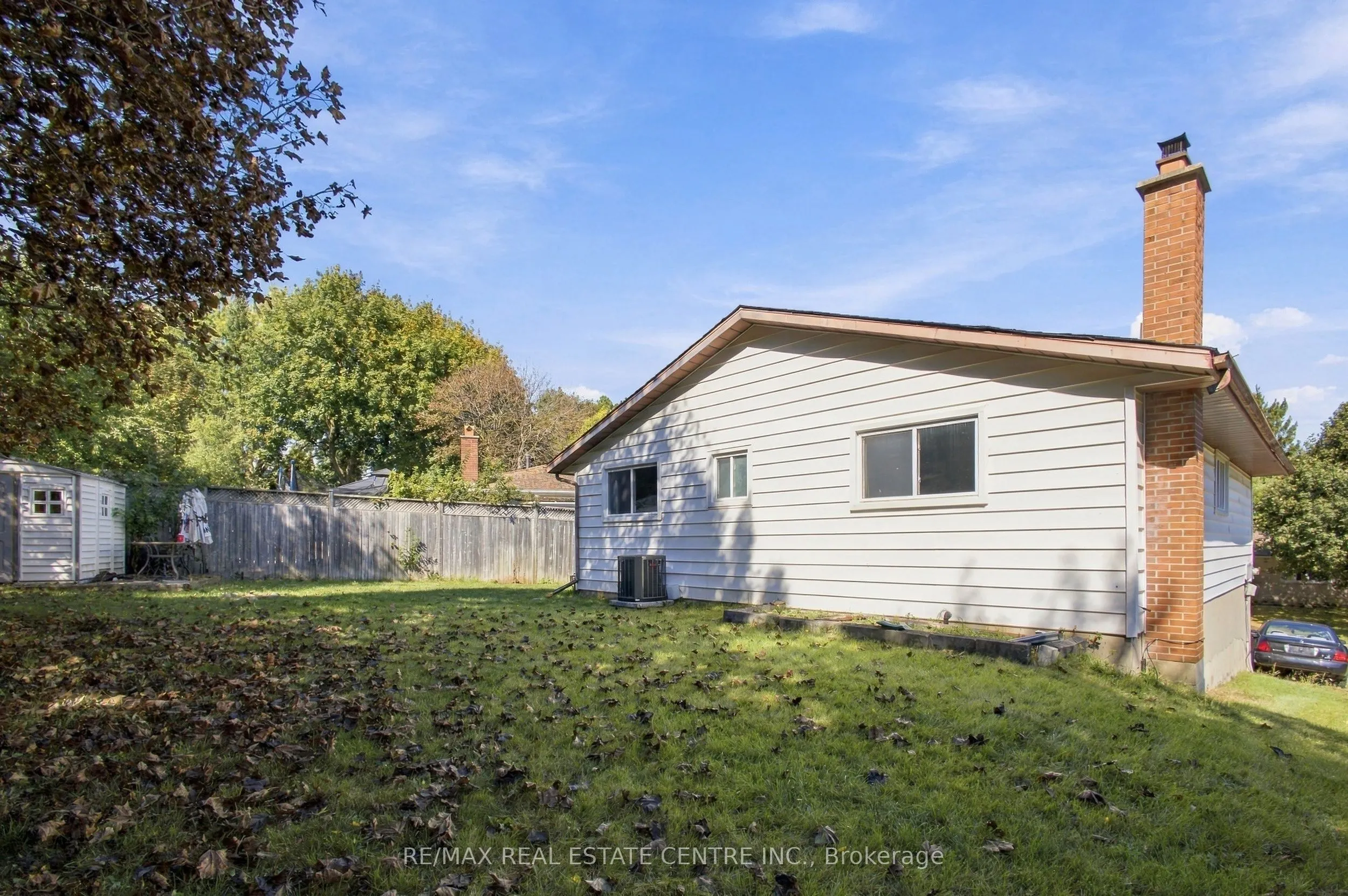 135 Cedarhill Crescent