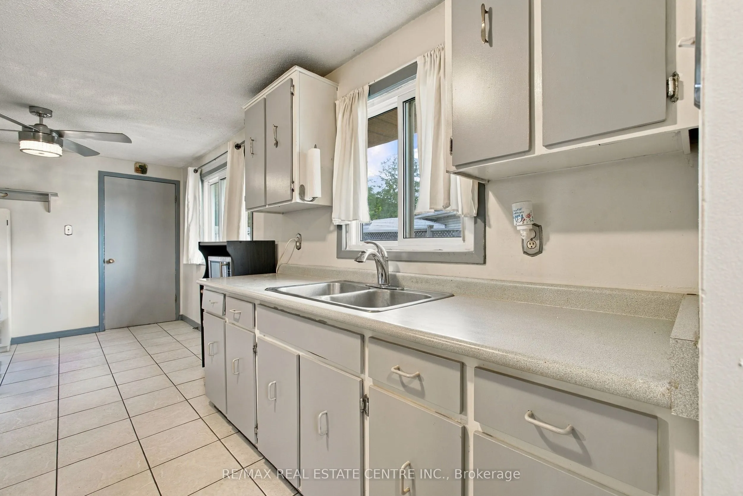 135 Cedarhill Crescent
