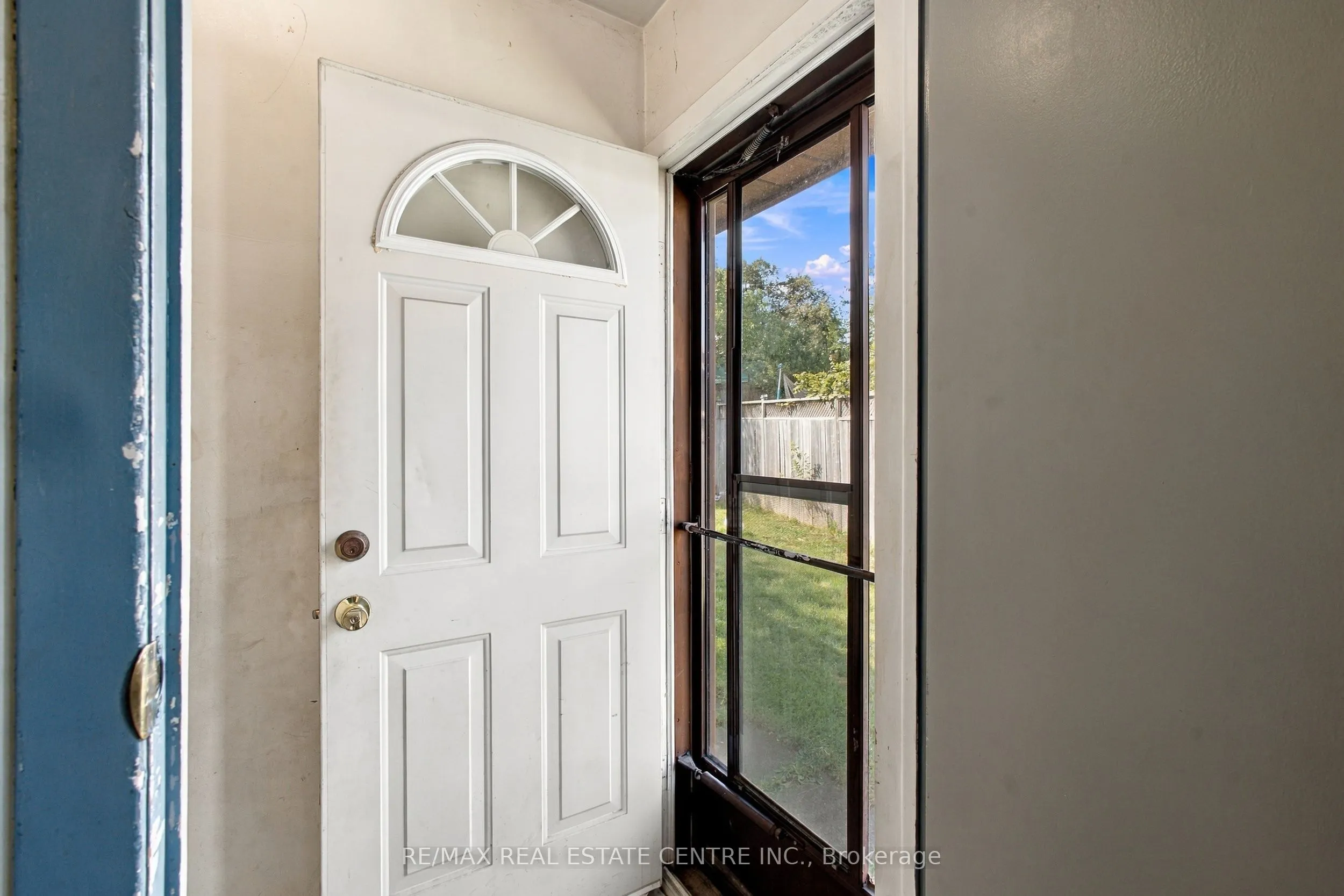 135 Cedarhill Crescent